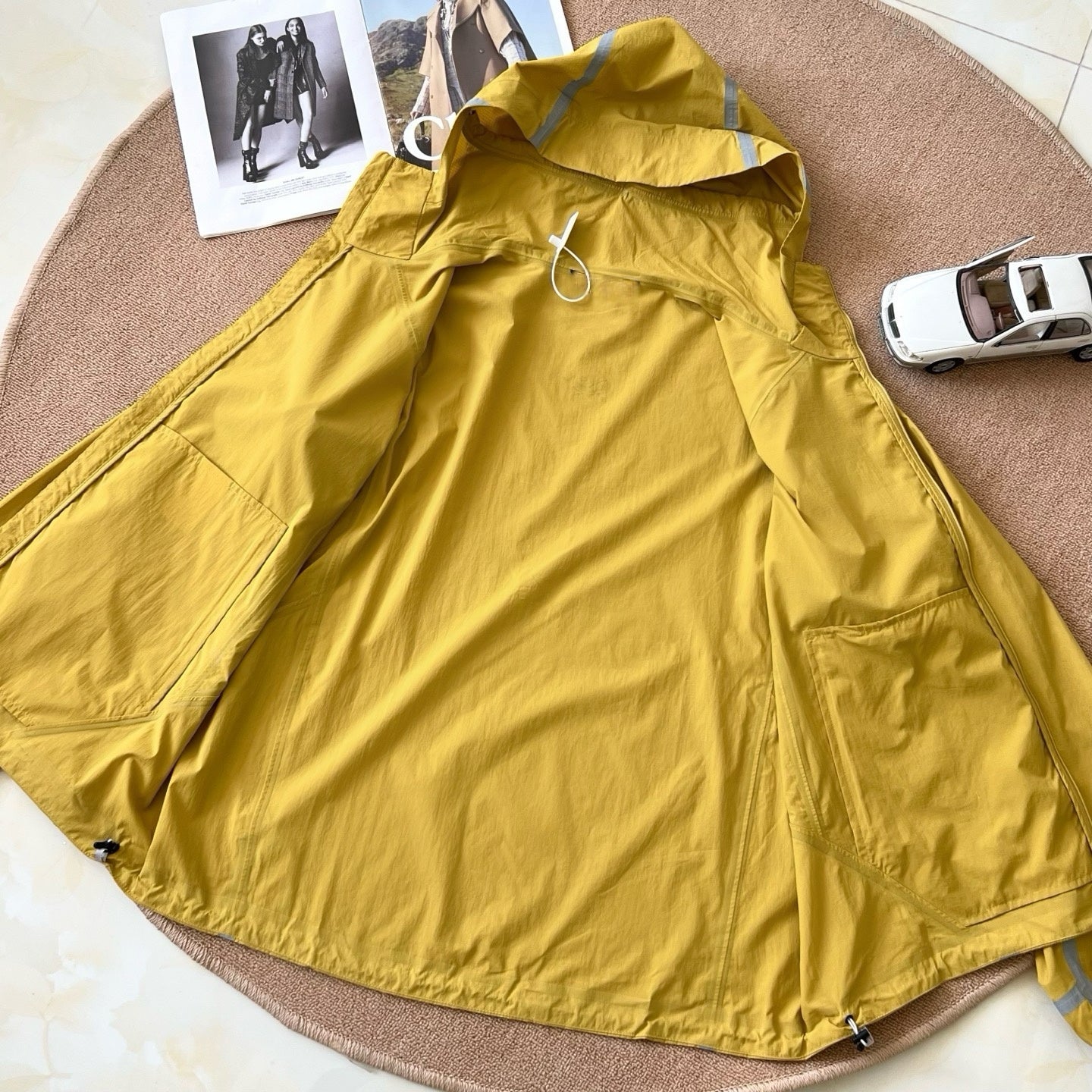 Unisex Lightweight Waterproof Reflective Yellow Outdoor Jacket Quick-Drying