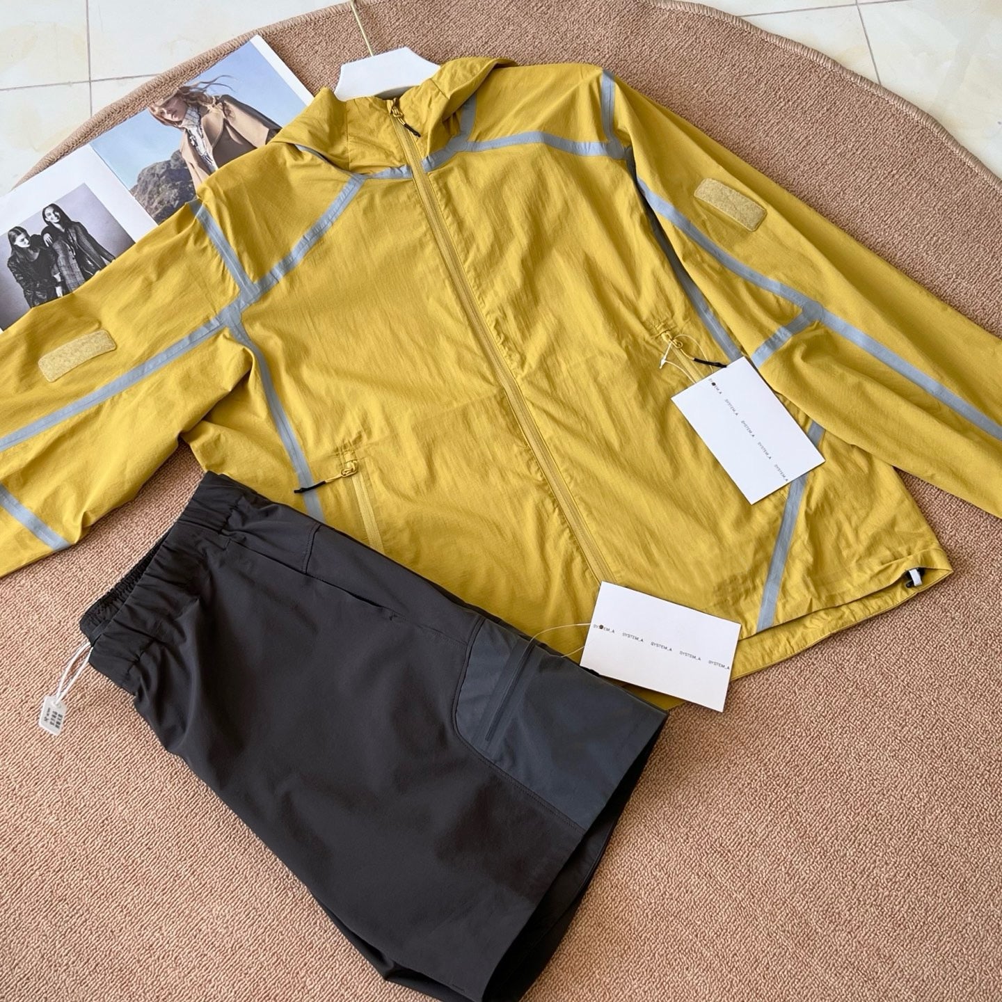 Unisex Lightweight Waterproof Reflective Yellow Outdoor Jacket Quick-Drying