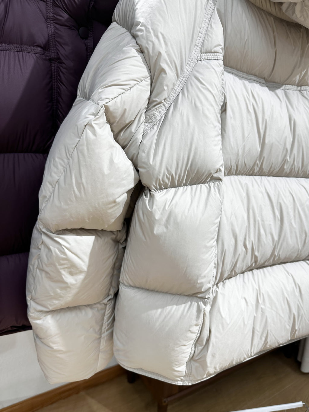 Ultra-Light High Fill Power White Goose Down Jacket Anti-Leakage Tech & Breathable Nylon Shell 90% Northern White Goose Down Parka - 800FP Fluffy Warmth with Innovative Anti-Down Stitching