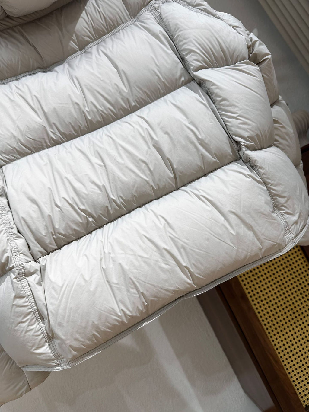 Ultra-Light High Fill Power White Goose Down Jacket Anti-Leakage Tech & Breathable Nylon Shell 90% Northern White Goose Down Parka - 800FP Fluffy Warmth with Innovative Anti-Down Stitching