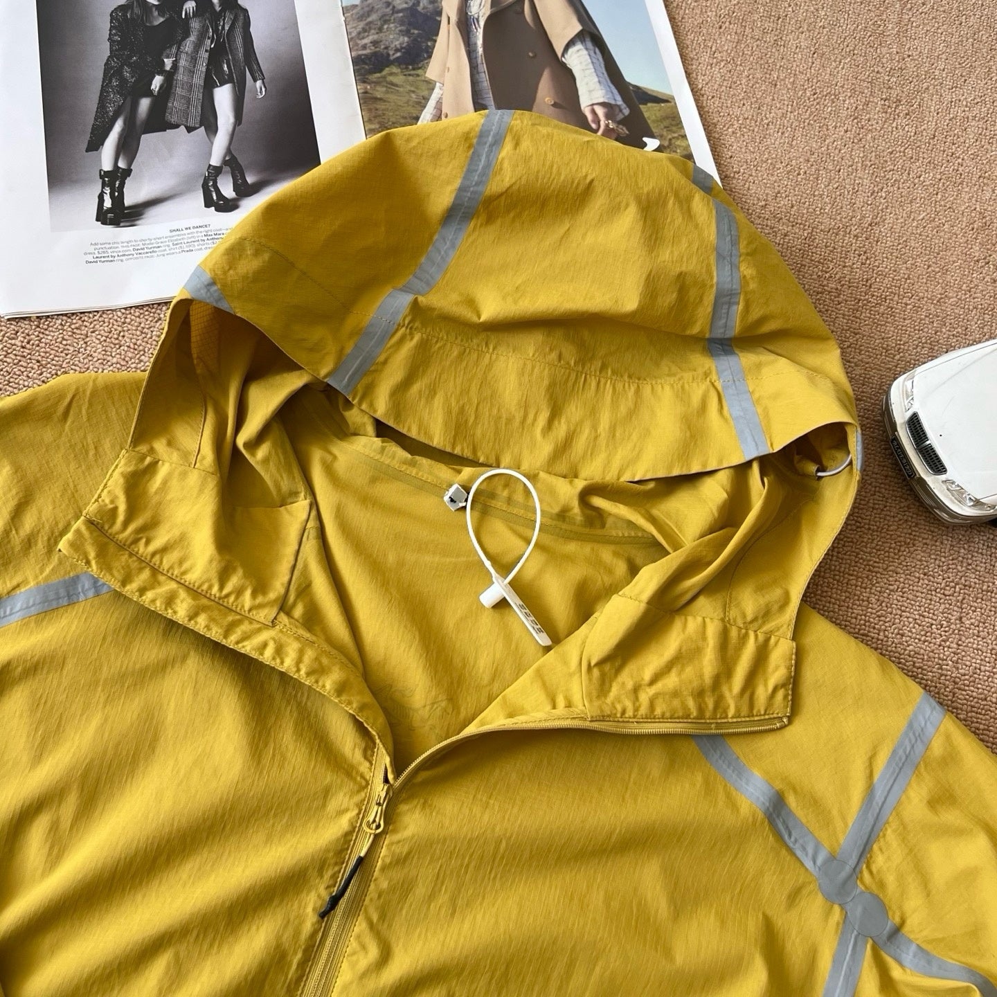 Unisex Lightweight Waterproof Reflective Yellow Outdoor Jacket Quick-Drying