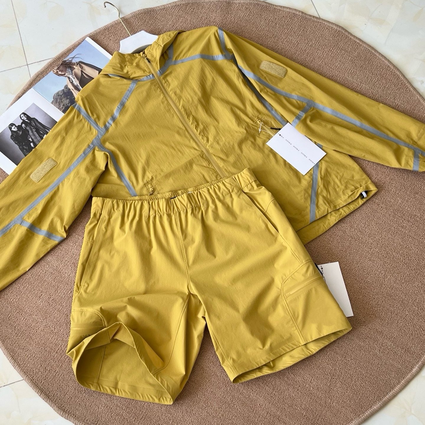 Unisex Lightweight Waterproof Reflective Yellow Outdoor Jacket Quick-Drying