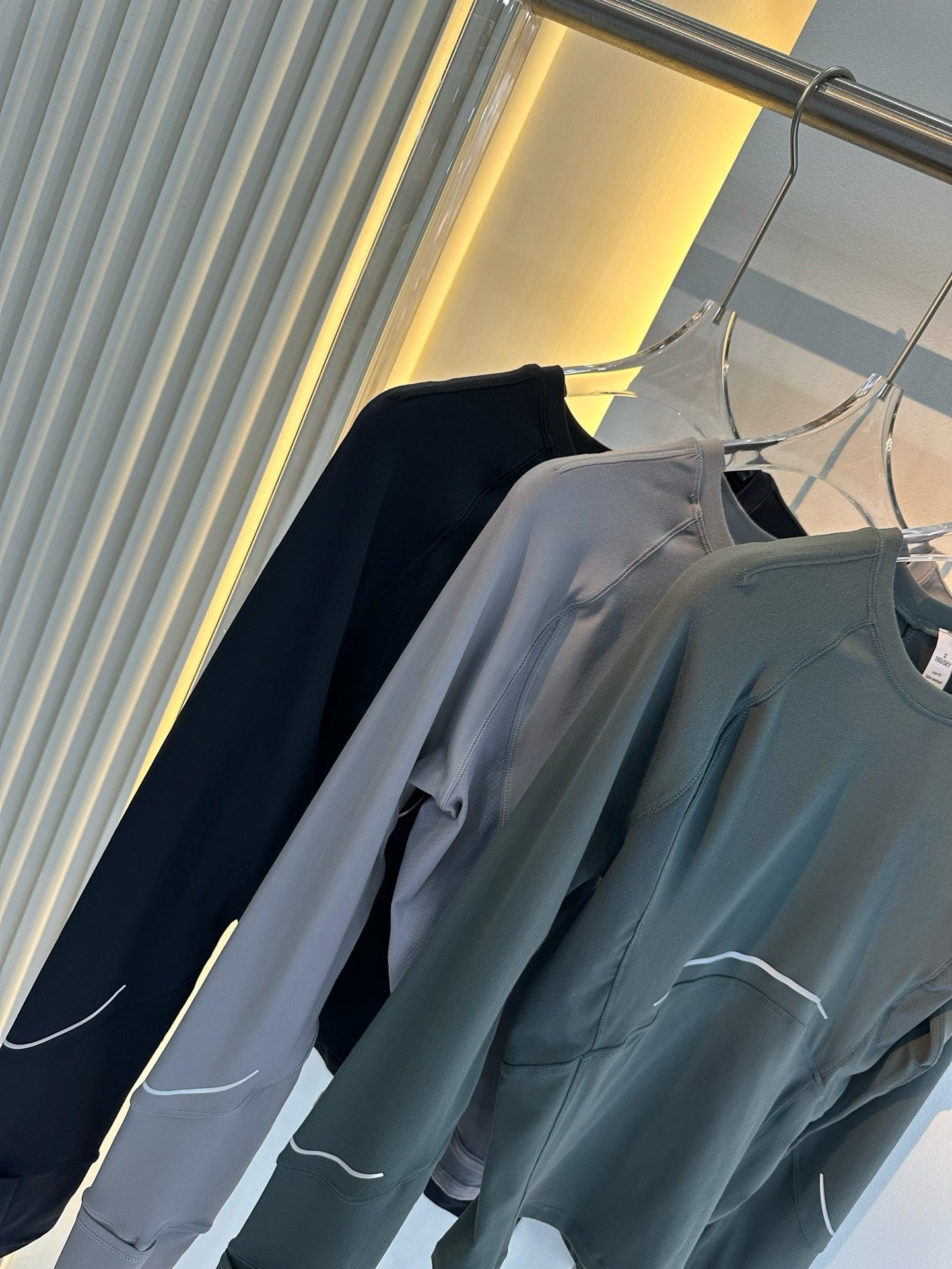 Quick-Dry Breathable Fitness Reflective strip long sleeve T Shirt Quick-Dry Breathable Fitness Round Neck Slim Fit Yoga Top Slimming Shirt