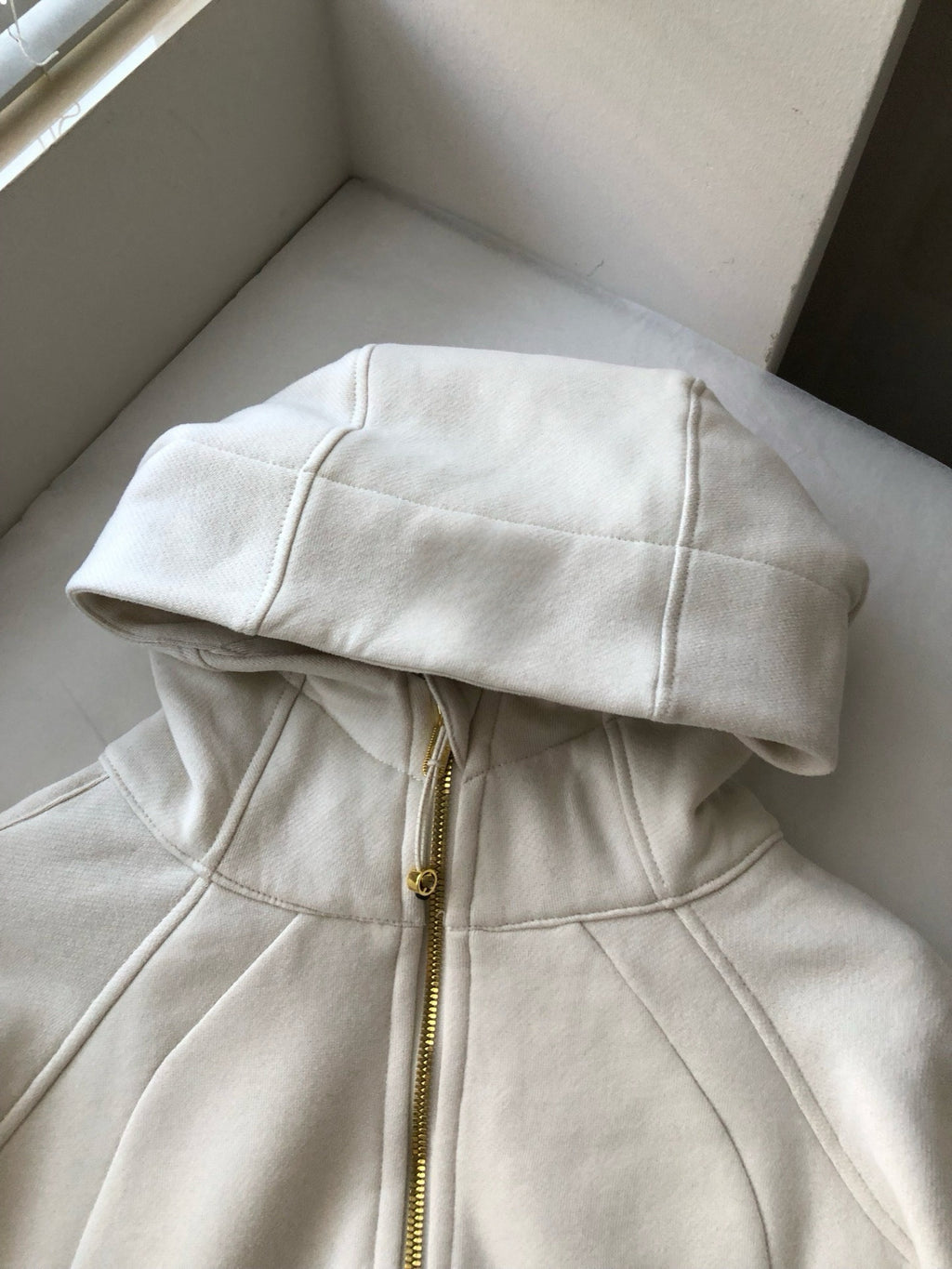 Women’s Slim Fit Thermal Fleece Hoodie 3D Ergonomic Jacket with Side Ribbed Panels Snatched Waist Workout Top for Gym, Yoga & Commute