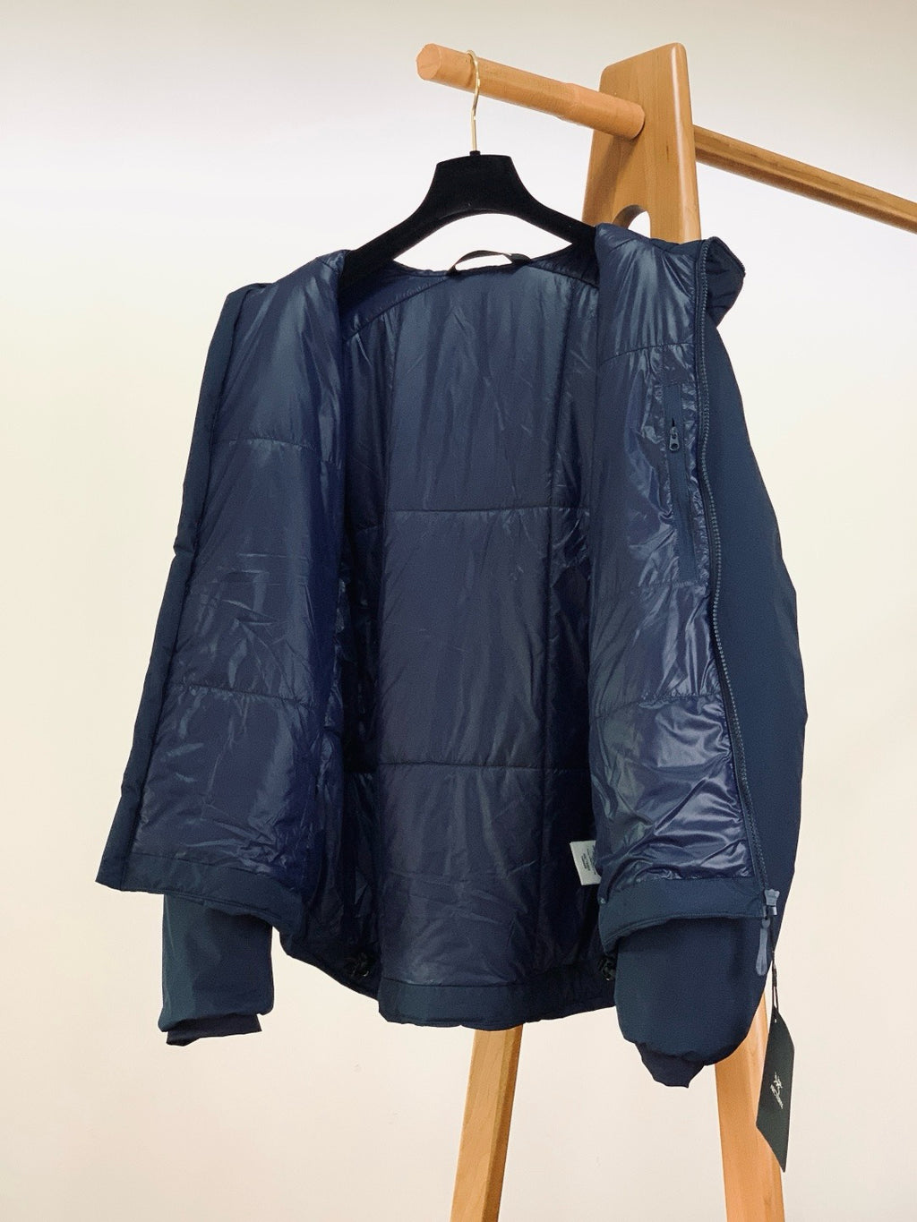 Winter Men's Lightweight Cotton Jacket Water-Resistant Hooded Design Windproof Warm Cotton Coat Fashion Trendy Men's Outerwear Lightweight Thermal  Cotton-Padded