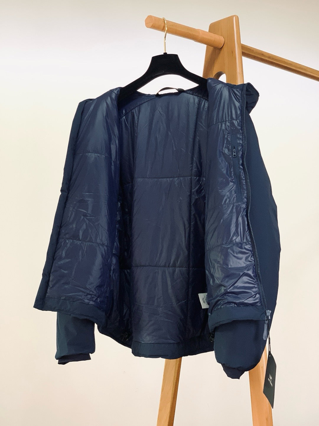 Winter Men's Lightweight Cotton Jacket Water-Resistant Hooded Design Windproof Warm Cotton Coat Fashion Trendy Men's Outerwear Lightweight Thermal  Cotton-Padded