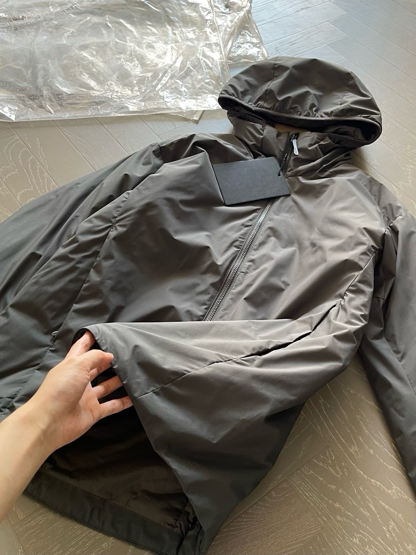 Winter Men's Lightweight Cotton Jacket Water-Resistant Hooded Design Windproof Warm Cotton Coat Fashion Trendy Men's Outerwear Lightweight Thermal  Cotton-Padded