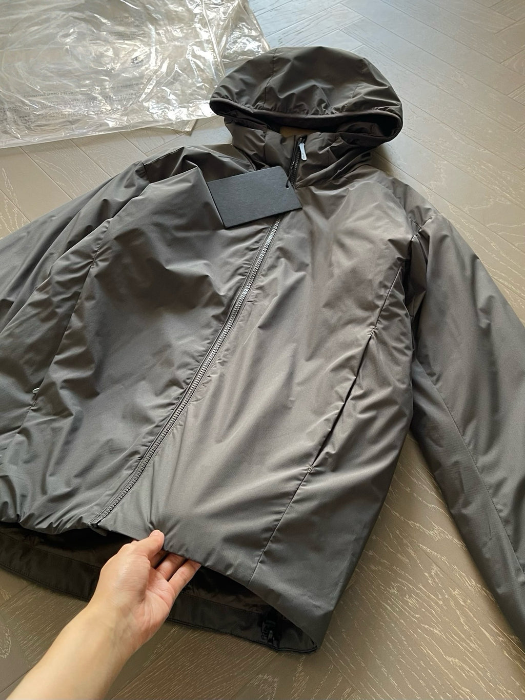 Winter Men's Lightweight Cotton Jacket Water-Resistant Hooded Design Windproof Warm Cotton Coat Fashion Trendy Men's Outerwear Lightweight Thermal  Cotton-Padded