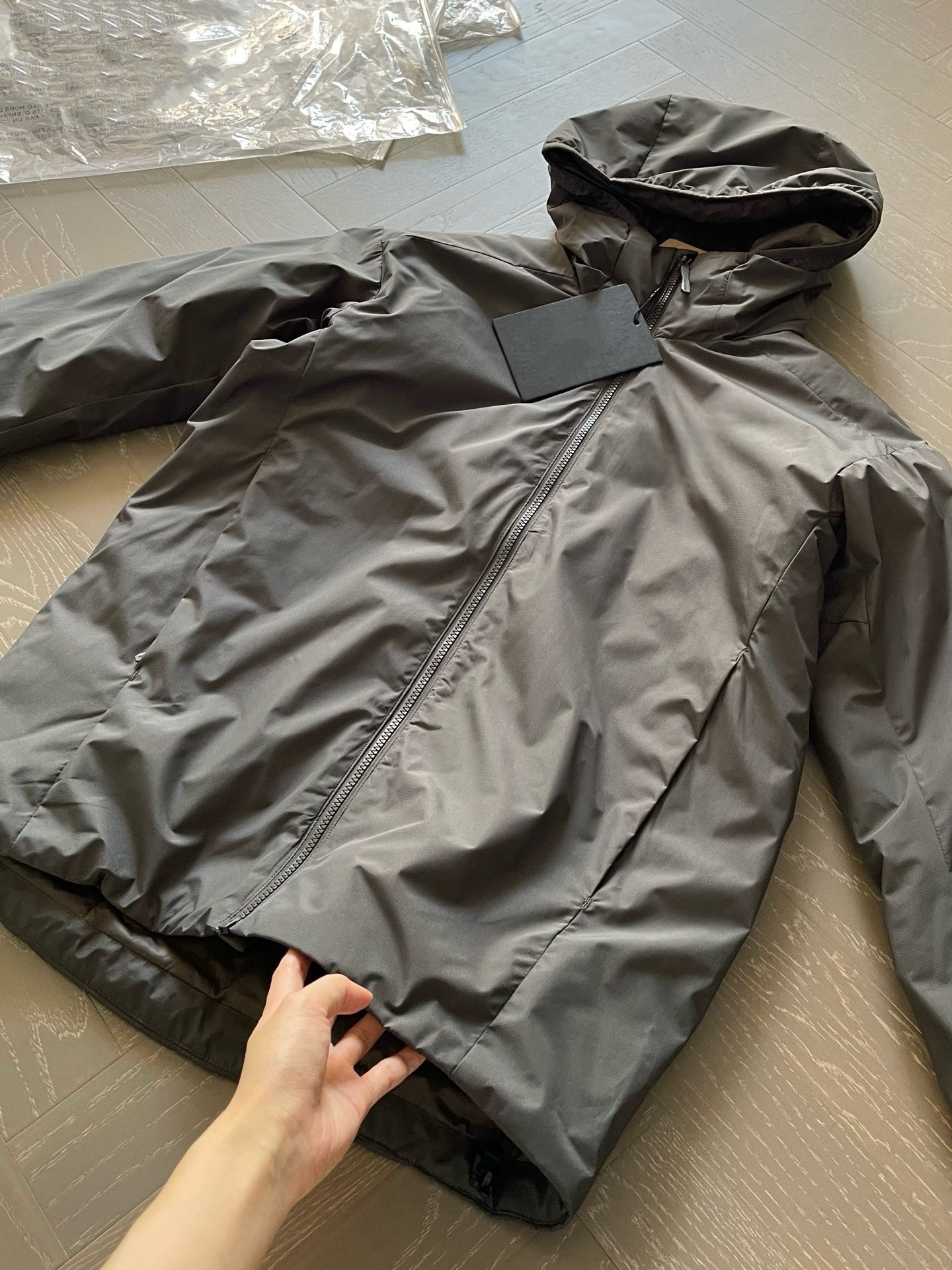 Winter Men's Lightweight Cotton Jacket Water-Resistant Hooded Design Windproof Warm Cotton Coat Fashion Trendy Men's Outerwear Lightweight Thermal  Cotton-Padded