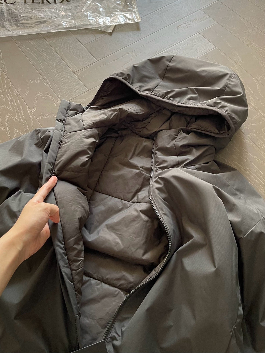 Winter Men's Lightweight Cotton Jacket Water-Resistant Hooded Design Windproof Warm Cotton Coat Fashion Trendy Men's Outerwear Lightweight Thermal  Cotton-Padded