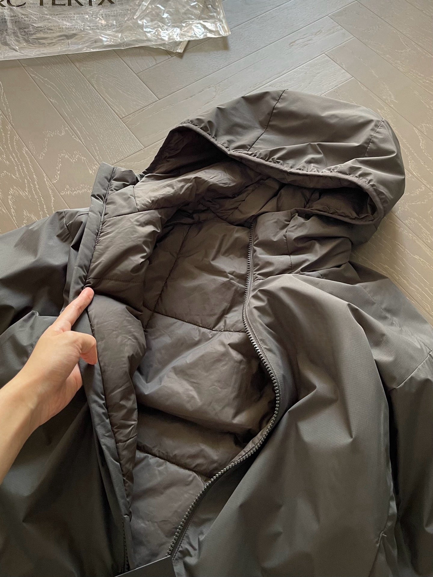 Winter Men's Lightweight Cotton Jacket Water-Resistant Hooded Design Windproof Warm Cotton Coat Fashion Trendy Men's Outerwear Lightweight Thermal  Cotton-Padded