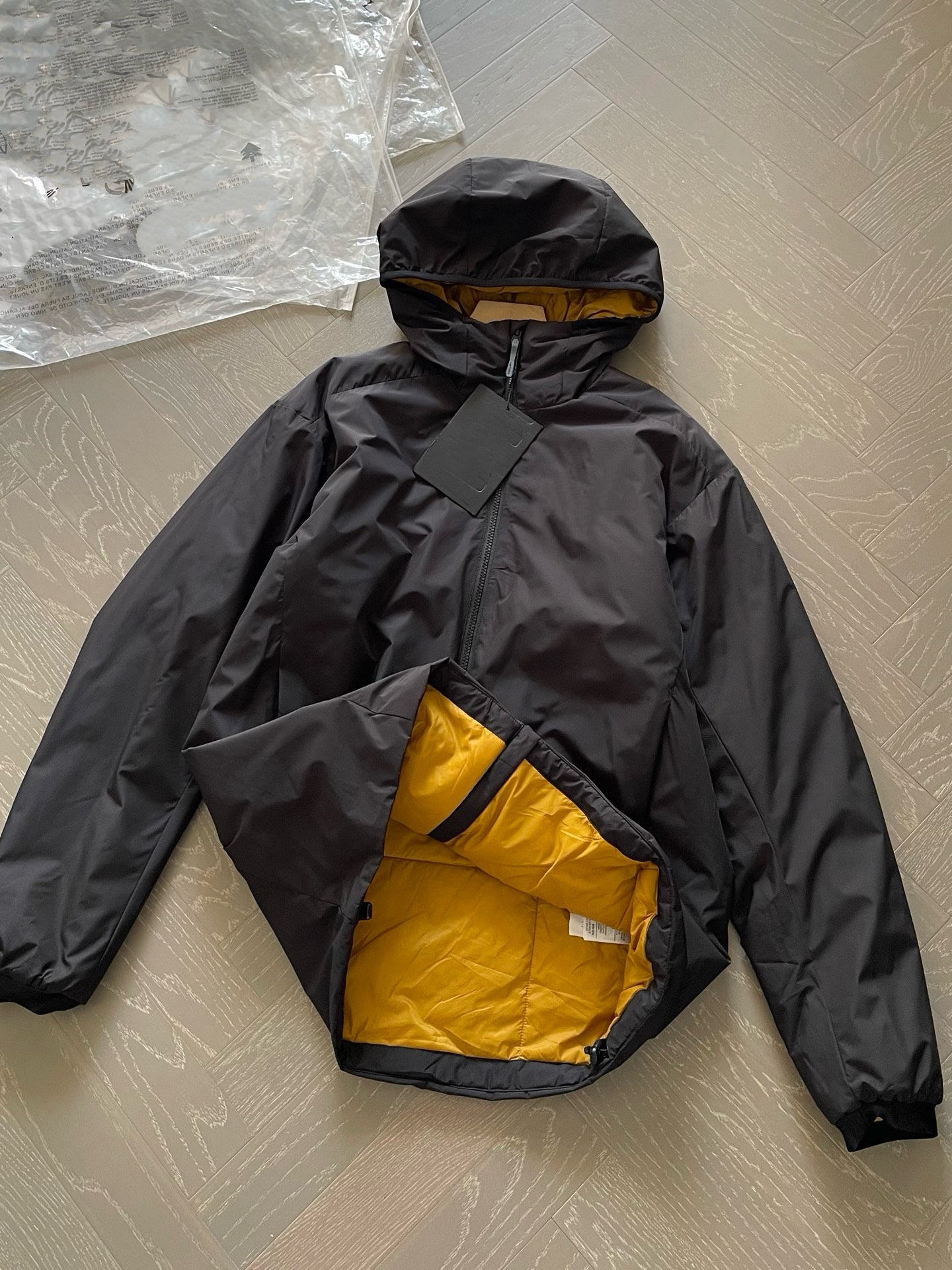 Winter Men's Lightweight Cotton Jacket Water-Resistant Hooded Design Windproof Warm Cotton Coat Fashion Trendy Men's Outerwear Lightweight Thermal  Cotton-Padded