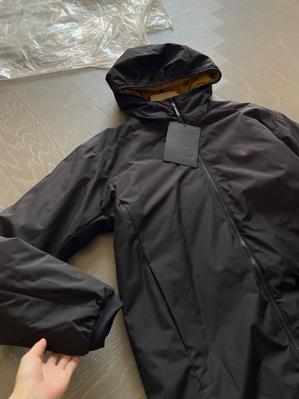 Winter Men's Lightweight Cotton Jacket Water-Resistant Hooded Design Windproof Warm Cotton Coat Fashion Trendy Men's Outerwear Lightweight Thermal  Cotton-Padded