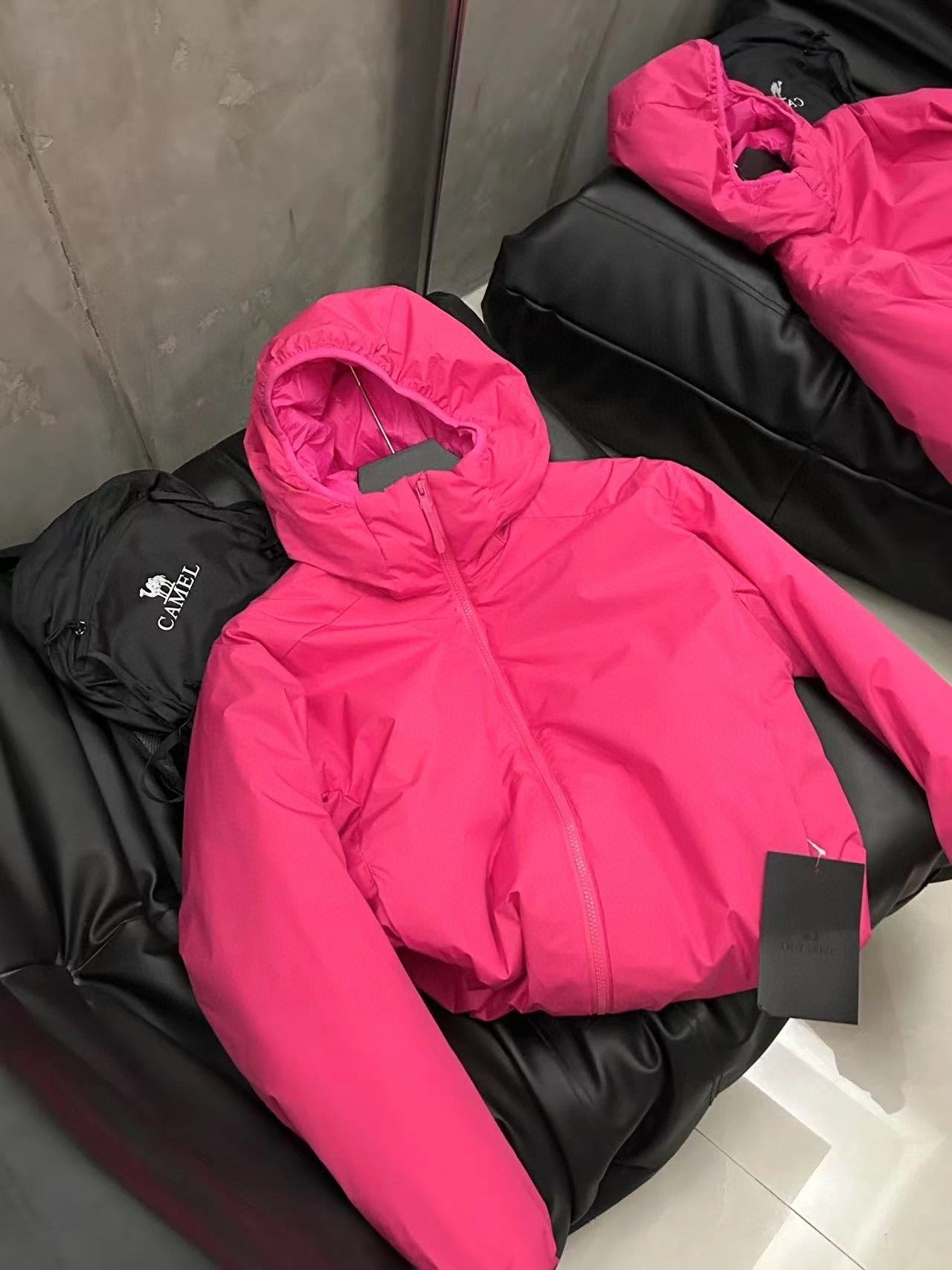 Winter Men's Women's  Unisex Lightweight Cotton Jacket Water-Resistant Hooded Design Windproof Warm Cotton Coat Fashion Trendy Men's Outerwear Lightweight Thermal  Cotton-Padded