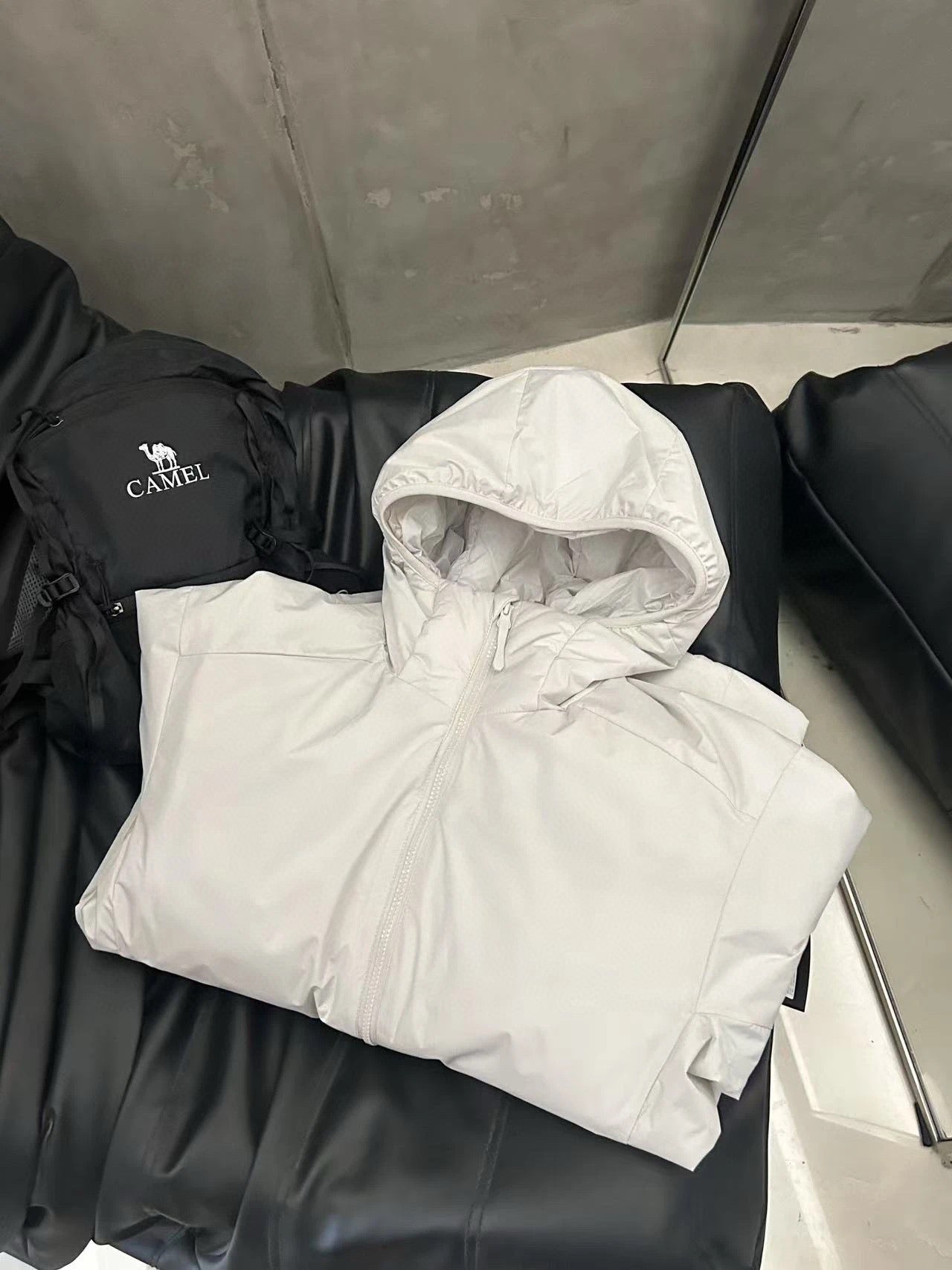 Winter Men's Women's  Unisex Lightweight Cotton Jacket Water-Resistant Hooded Design Windproof Warm Cotton Coat Fashion Trendy Men's Outerwear Lightweight Thermal  Cotton-Padded