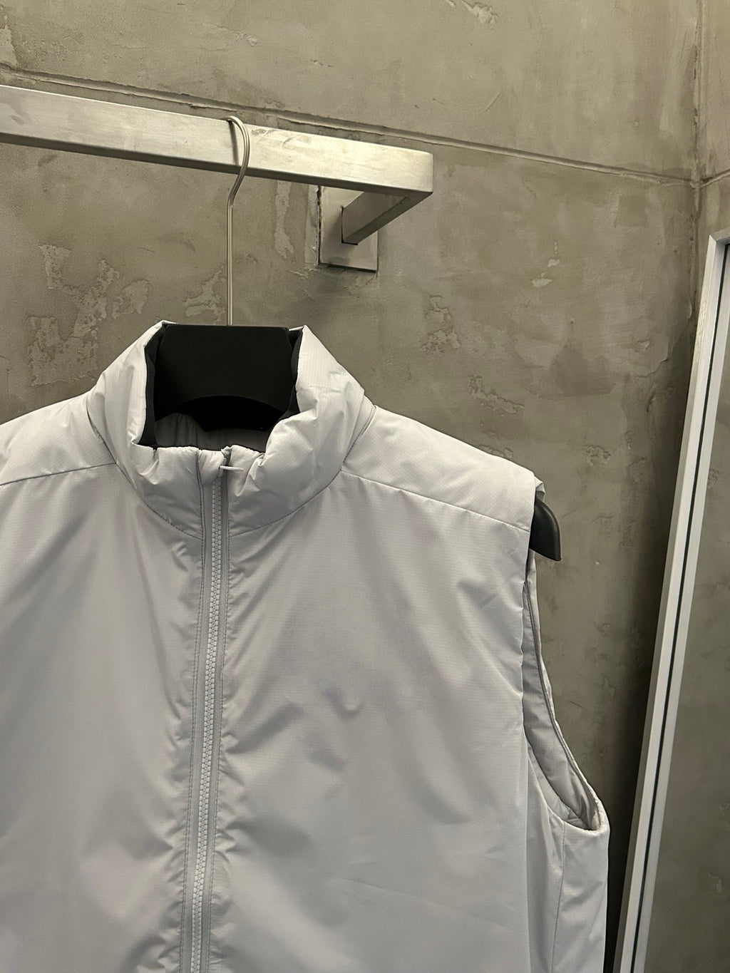 Unisex Activewear Breathable Insulated Vest Man Woman Warmth Durable Tyono Outerwear Stand Collar Slimming Mid-Layer