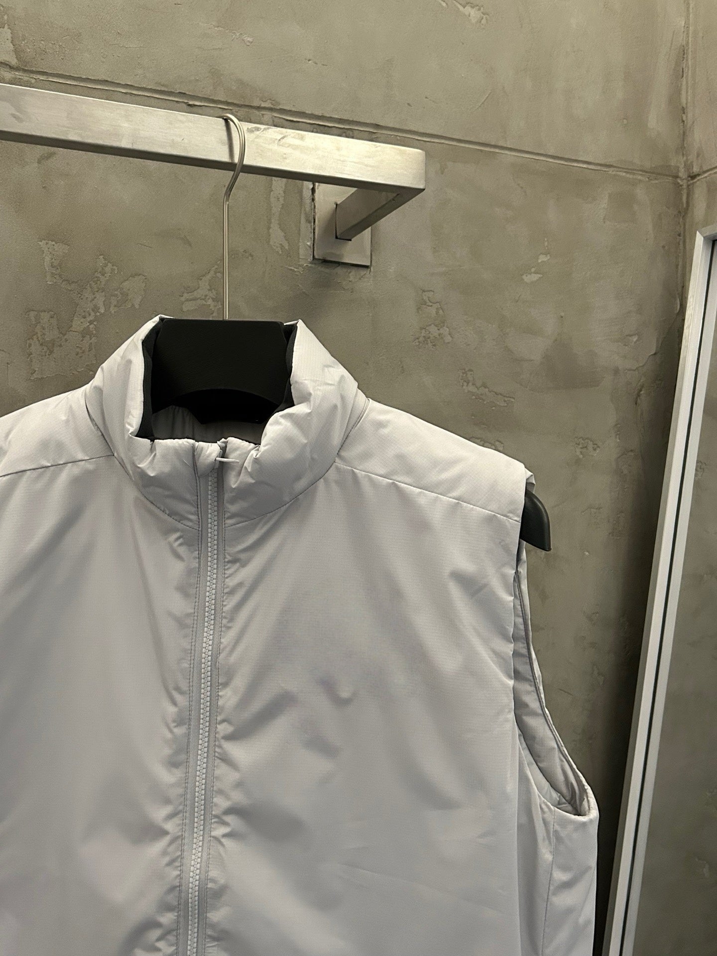 Unisex Activewear Breathable Insulated Vest Man Woman Warmth Durable Tyono Outerwear Stand Collar Slimming Mid-Layer