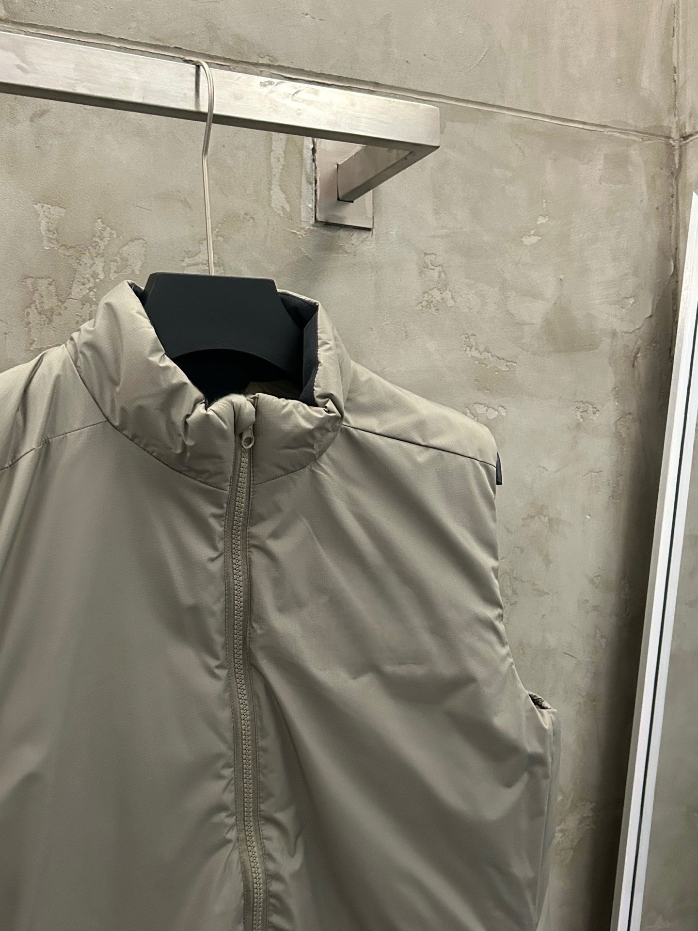 Unisex Activewear Breathable Insulated Vest Man Woman Warmth Durable Tyono Outerwear Stand Collar Slimming Mid-Layer
