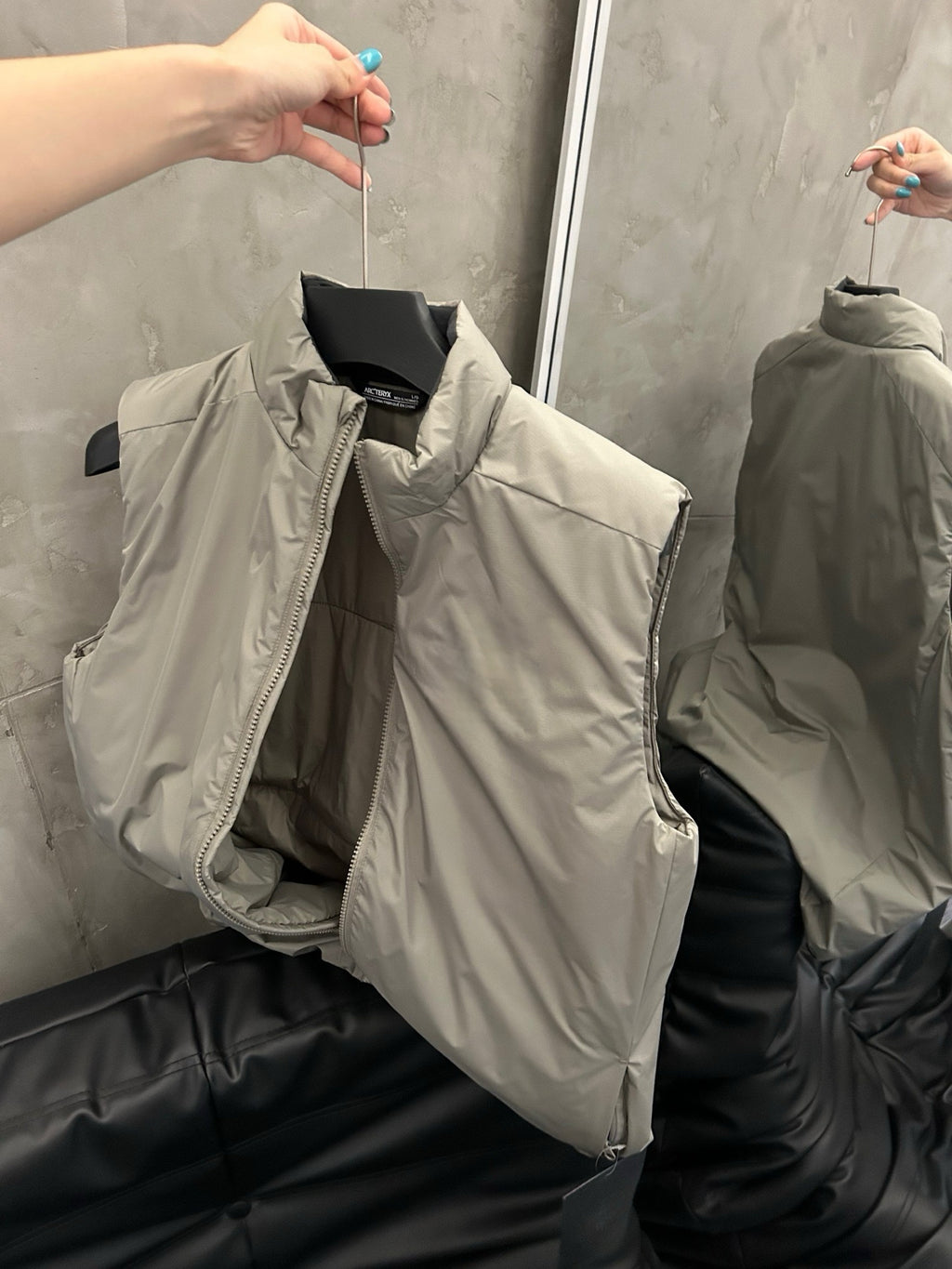 Unisex Activewear Breathable Insulated Vest Man Woman Warmth Durable Tyono Outerwear Stand Collar Slimming Mid-Layer