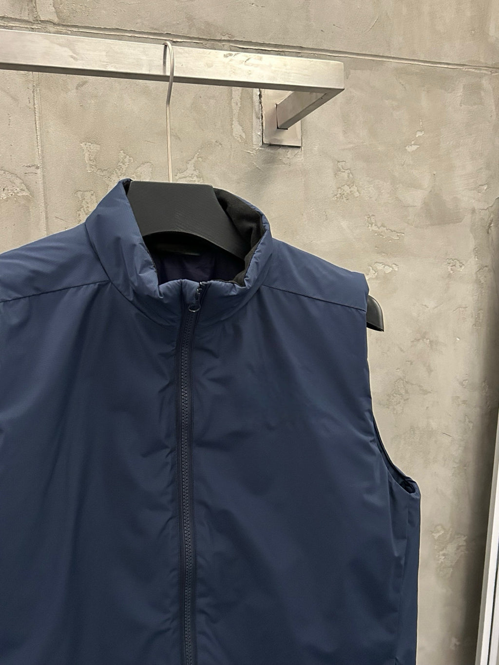 Unisex Activewear Breathable Insulated Vest Man Woman Warmth Durable Tyono Outerwear Stand Collar Slimming Mid-Layer