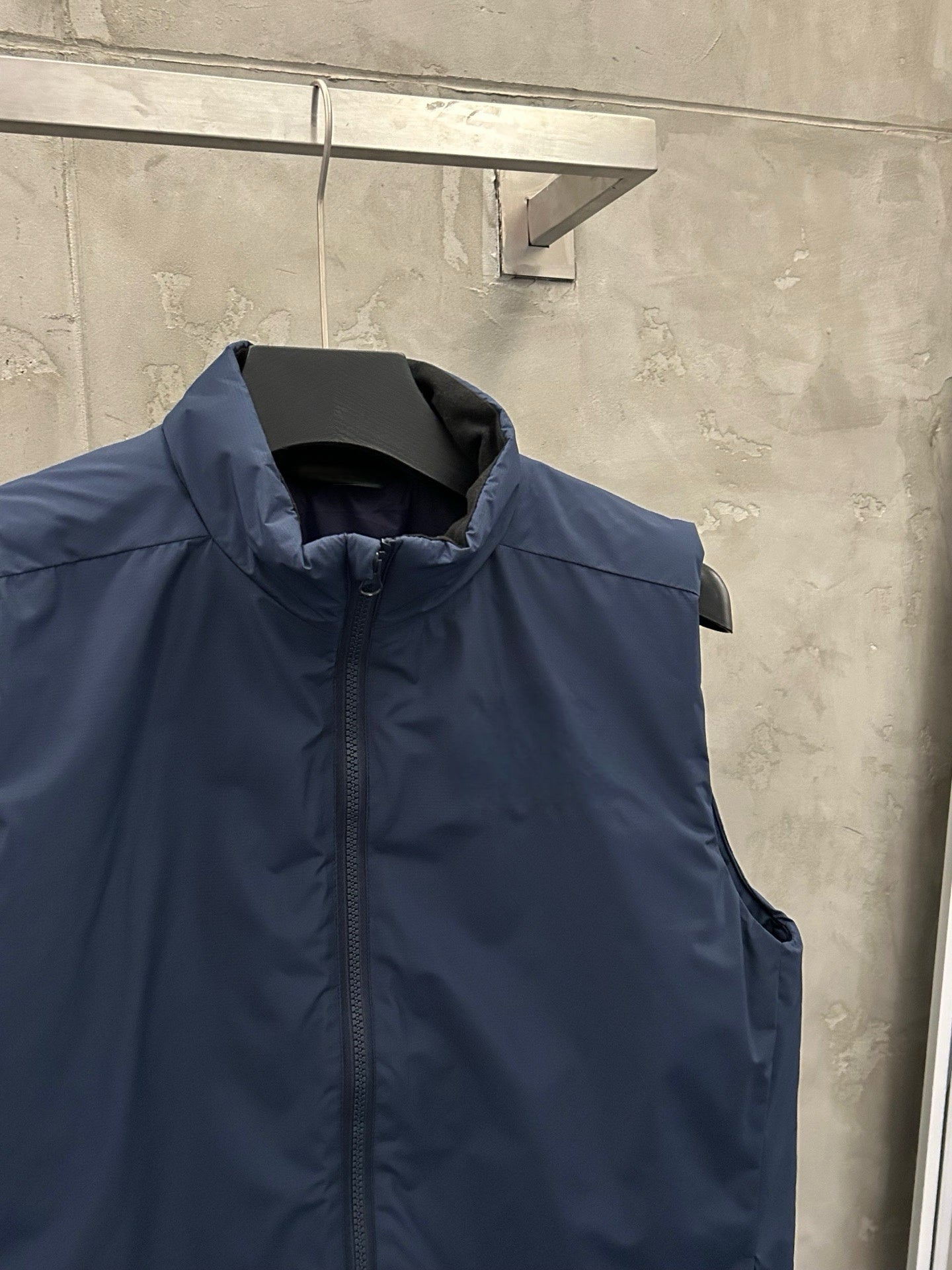 Unisex Activewear Breathable Insulated Vest Man Woman Warmth Durable Tyono Outerwear Stand Collar Slimming Mid-Layer