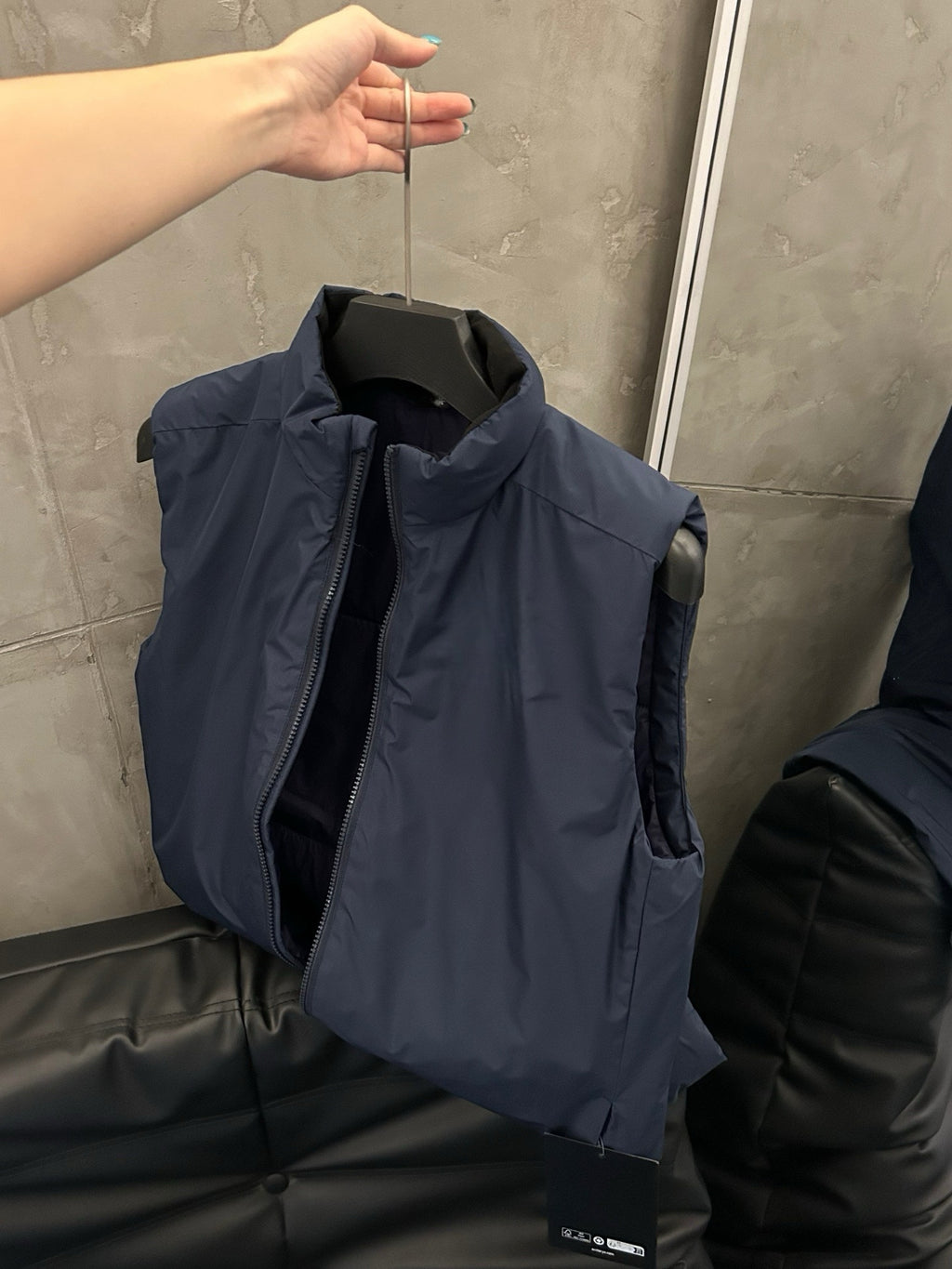 Unisex Activewear Breathable Insulated Vest Man Woman Warmth Durable Tyono Outerwear Stand Collar Slimming Mid-Layer