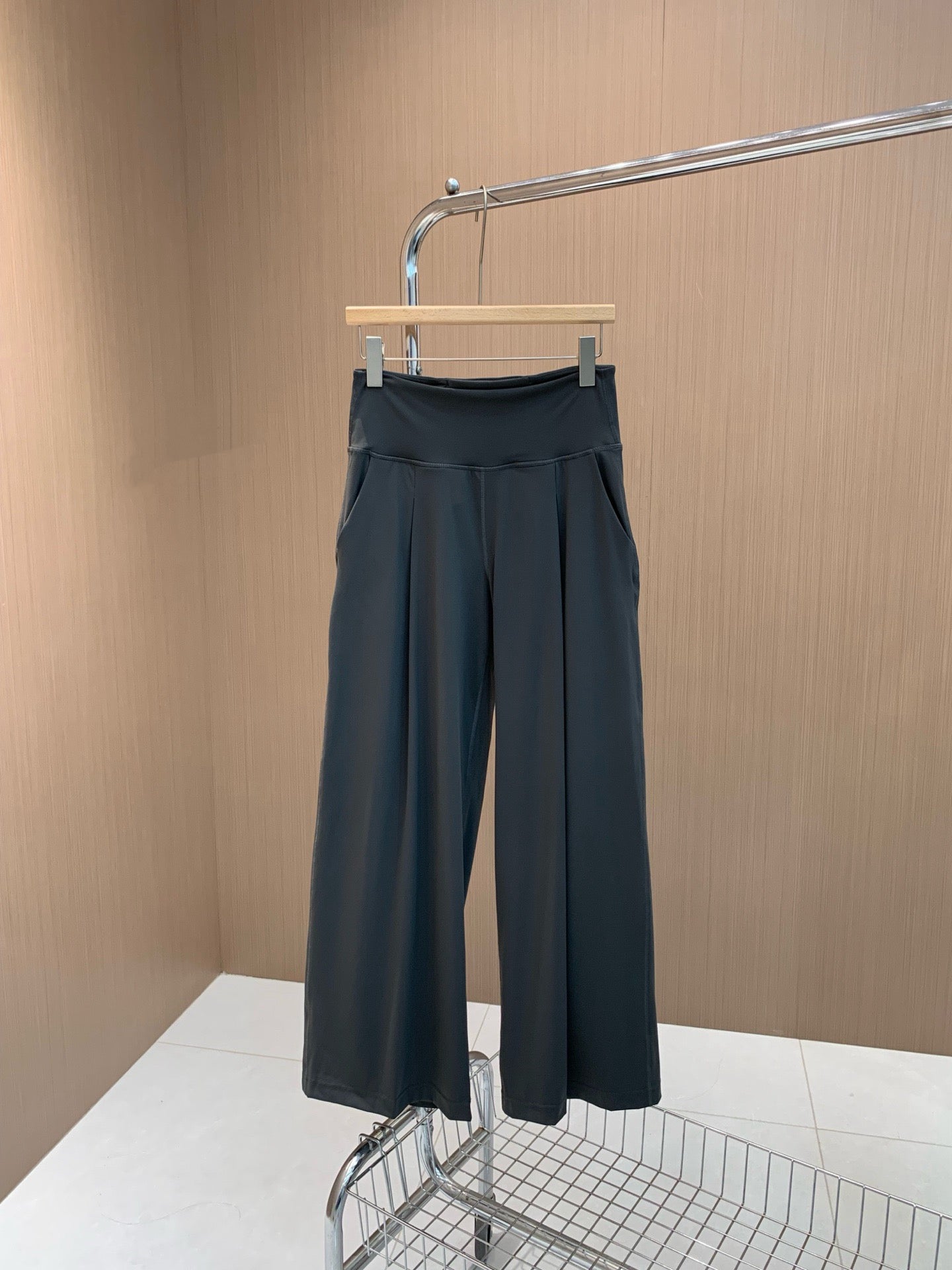 High Waisted Wide Leg Yoga Pants for Women Lycra Fabric Lounge Pants with Pockets Tummy Control & Butt Lifting Yoga Trousers