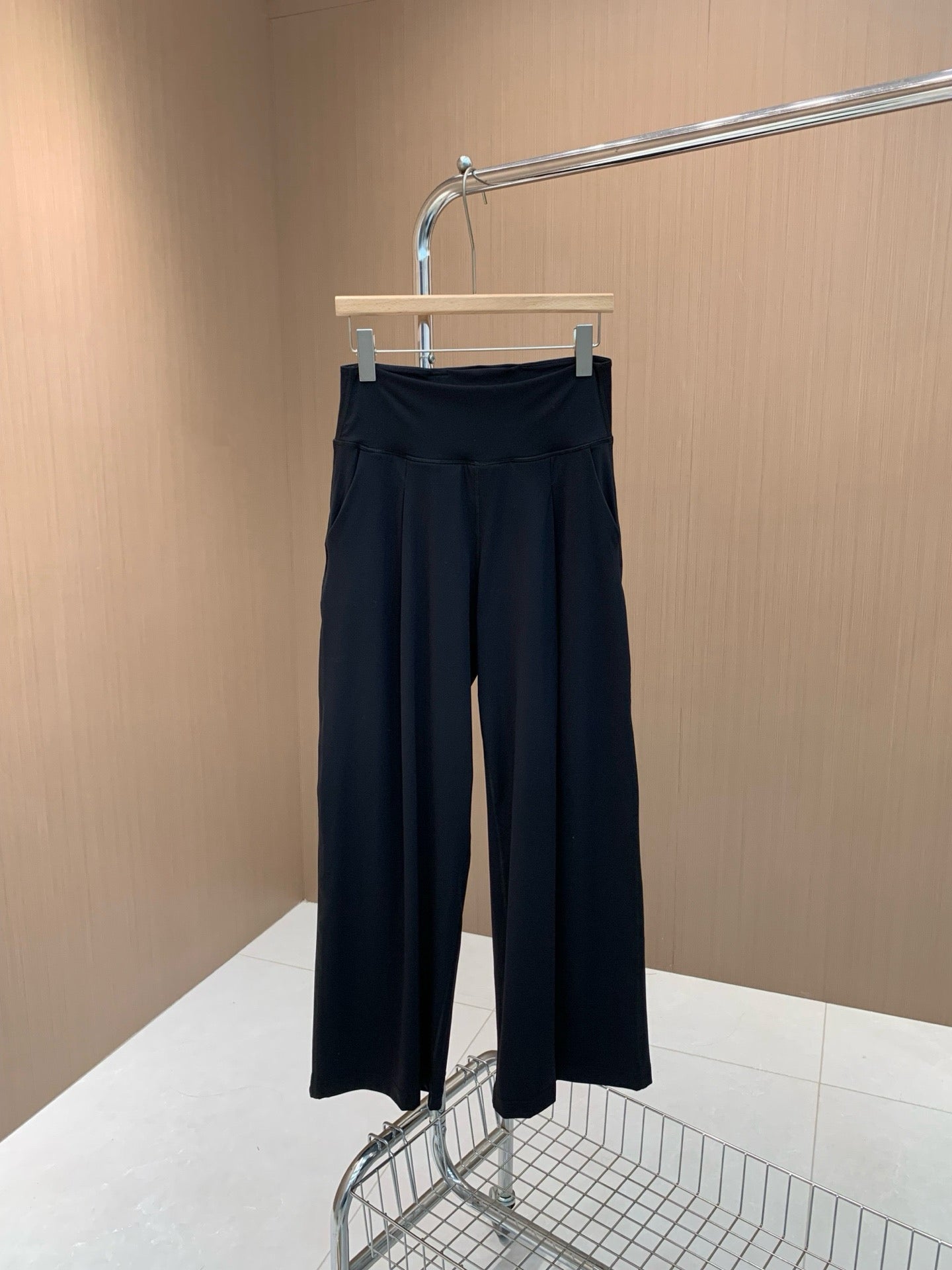 High Waisted Wide Leg Yoga Pants for Women Lycra Fabric Lounge Pants with Pockets Tummy Control & Butt Lifting Yoga Trousers