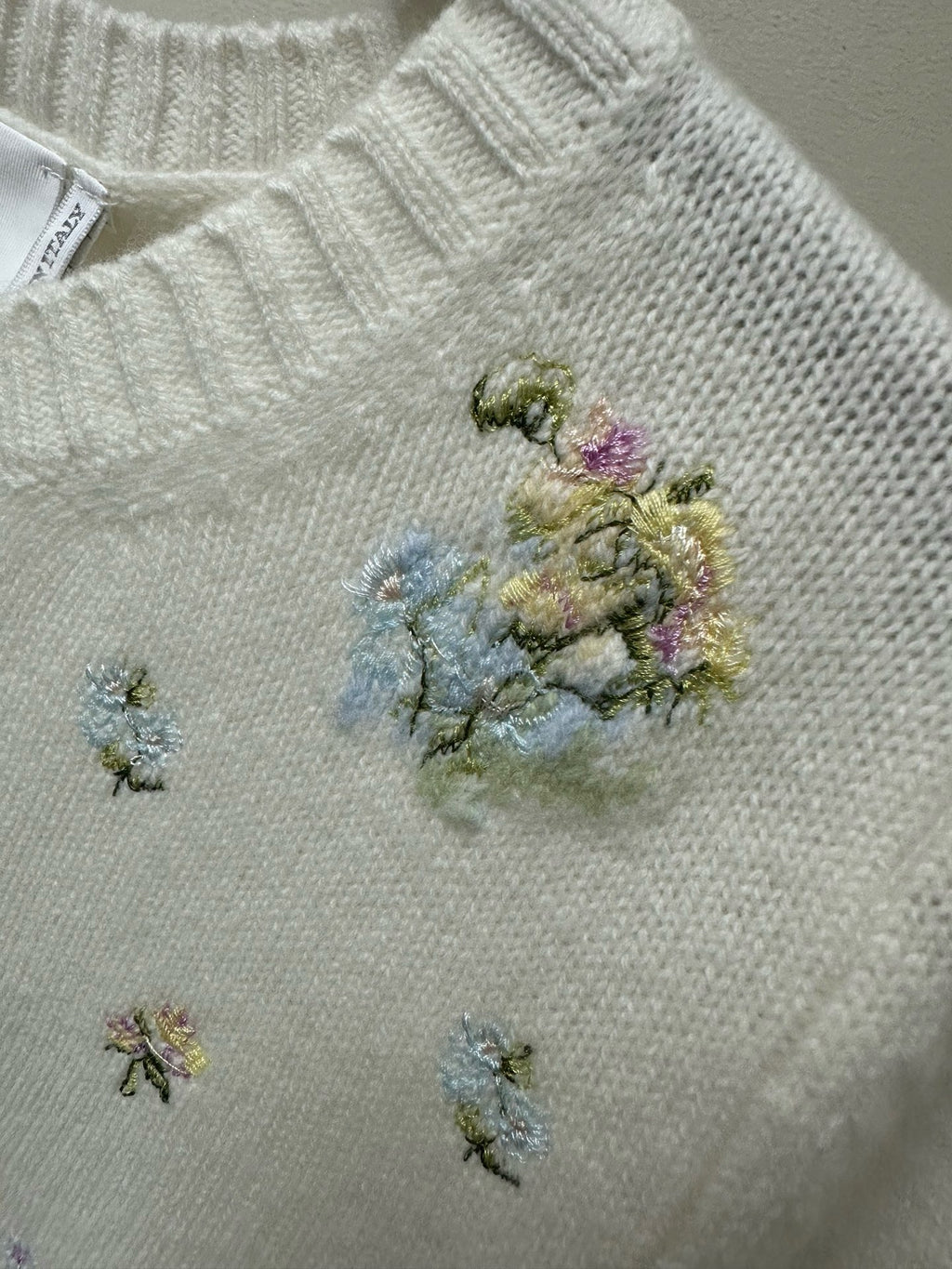 Artisanal Floral Embroidery Cashmere Set: Long/Short Sleeve Knit Top + Classic White Straight-Leg Jeans - Premium 97% Cashmere & 100% Cotton