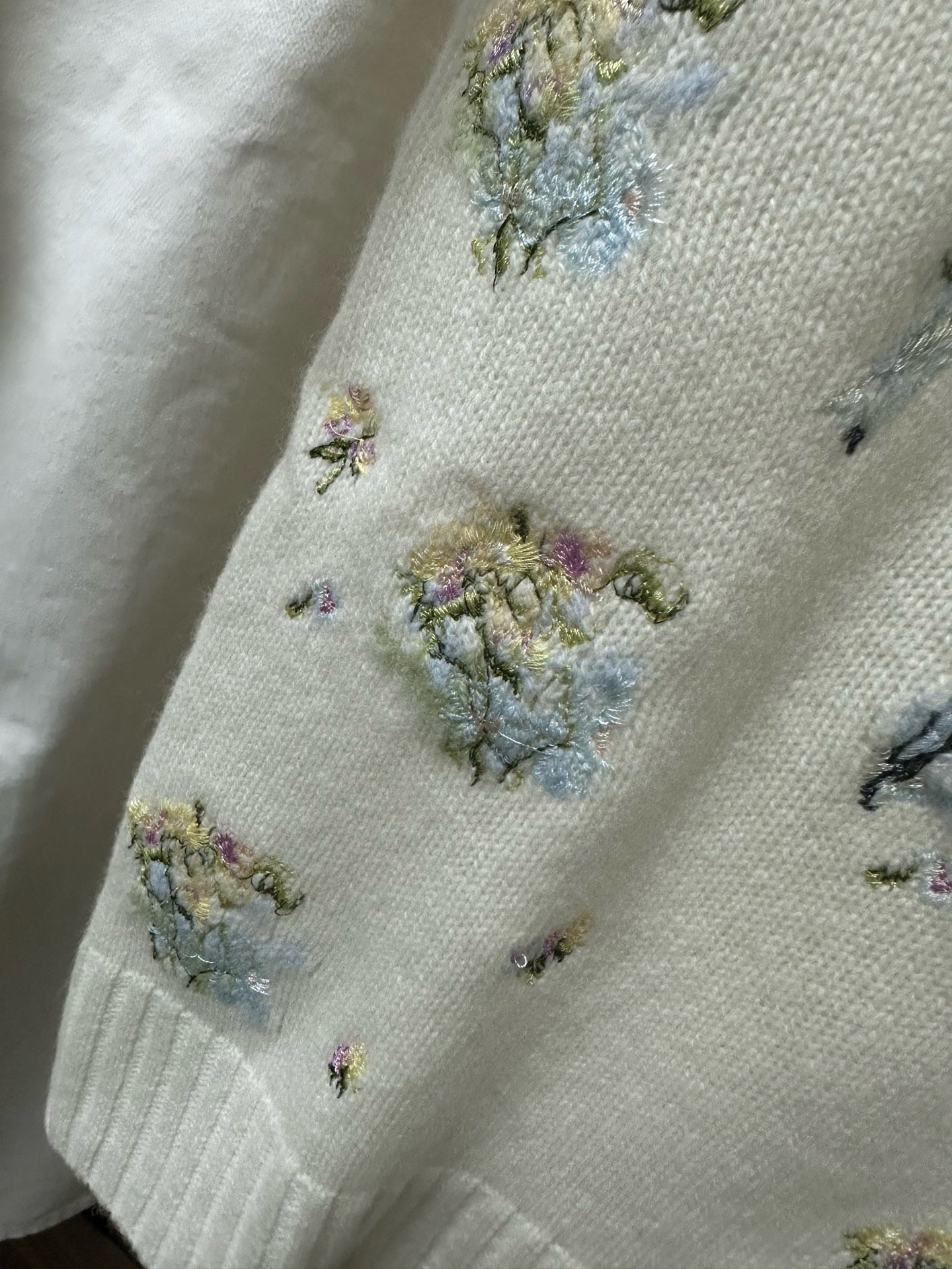 Artisanal Floral Embroidery Cashmere Set: Long/Short Sleeve Knit Top + Classic White Straight-Leg Jeans - Premium 97% Cashmere & 100% Cotton