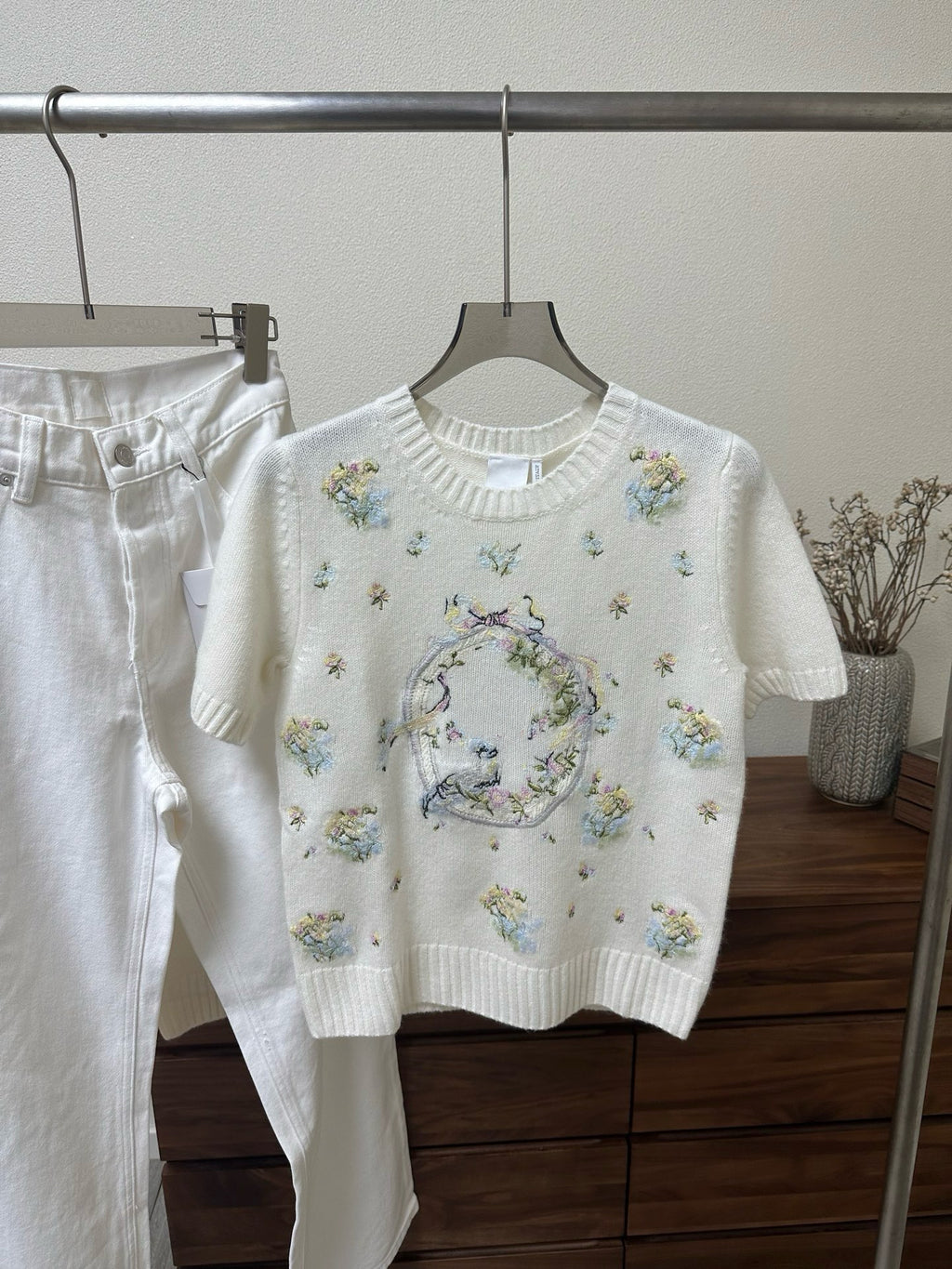 Artisanal Floral Embroidery Cashmere Set: Long/Short Sleeve Knit Top + Classic White Straight-Leg Jeans - Premium 97% Cashmere & 100% Cotton