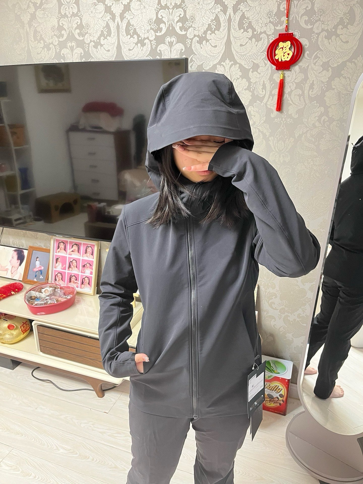 Premium Women's Hoody Softshell Jacket - Custom Windproof & Water-Resistant Outdoor Shell - Slim Fit Tactical Hiking Jacket