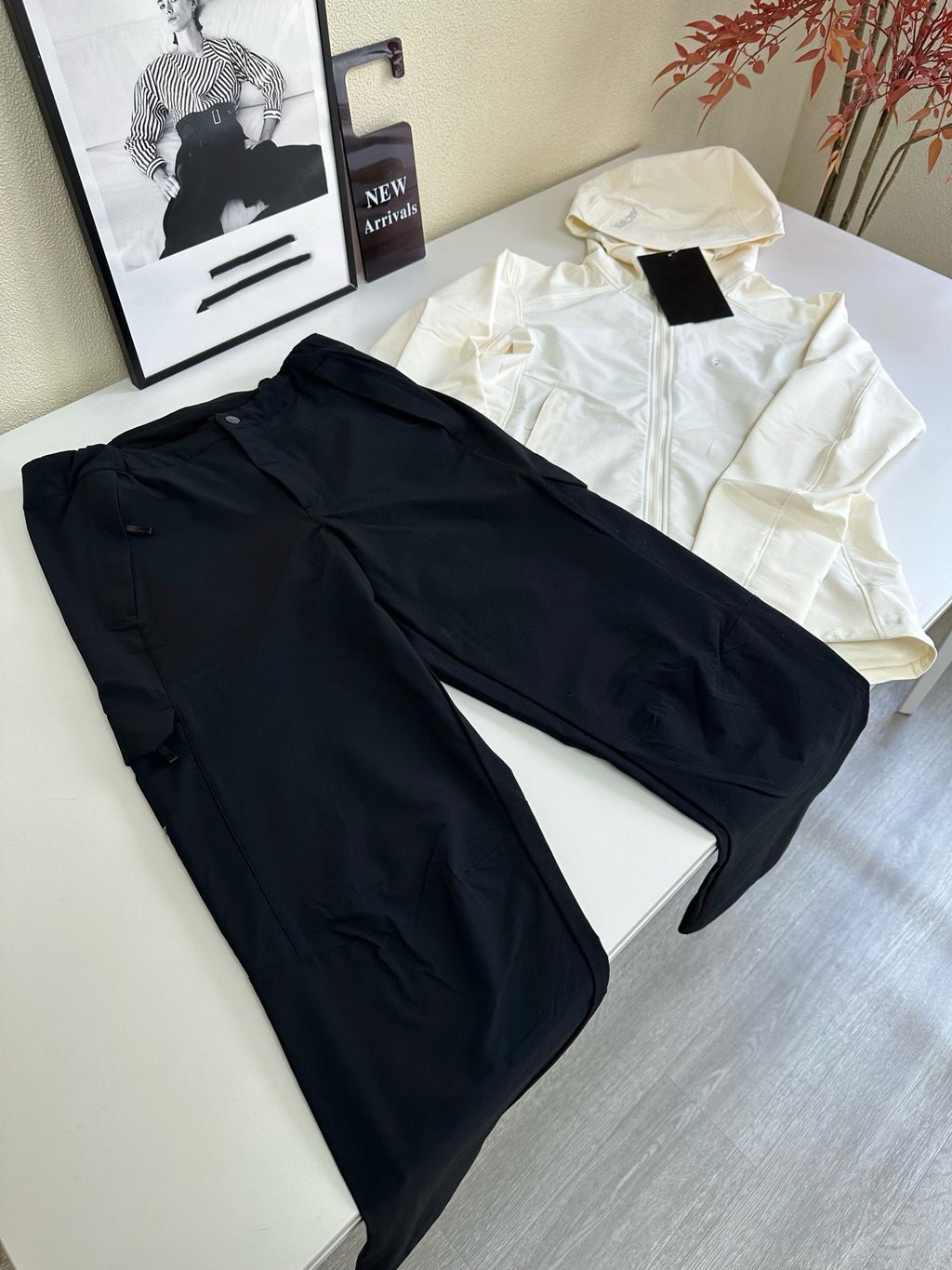 Women's Pant Lightweight Softshell Trousers - Breathable Quick-Dry Hiking Pants with Zippered Cuffs - Water-Resistant Outdoor Trekking Gear