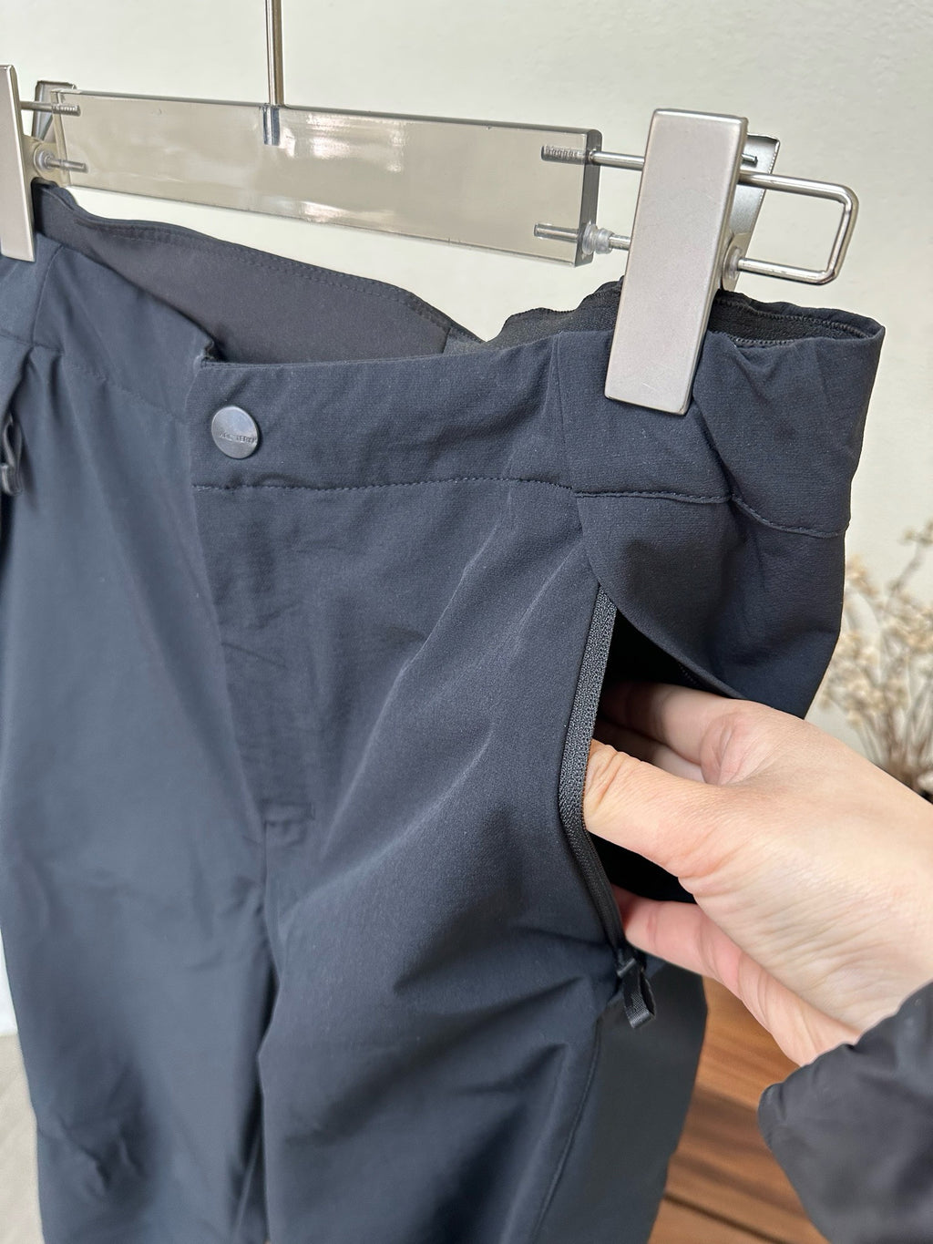 Women's Pant Lightweight Softshell Trousers - Breathable Quick-Dry Hiking Pants with Zippered Cuffs - Water-Resistant Outdoor Trekking Gear