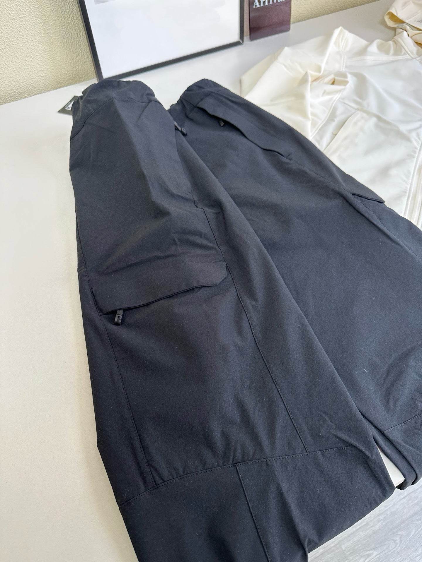 Women's Pant Lightweight Softshell Trousers - Breathable Quick-Dry Hiking Pants with Zippered Cuffs - Water-Resistant Outdoor Trekking Gear