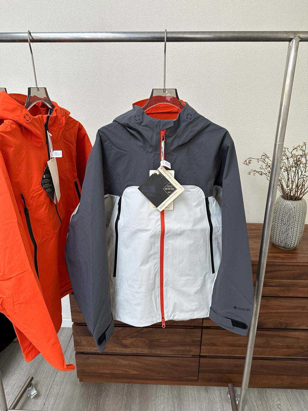 GORE-TEX Waterproof Windbreaker - Unisex Ultra-Light Shell Jacket - Full Taped Seams & YKK Zippers - Breathable Outdoor Techwear for Spring/Autumn
