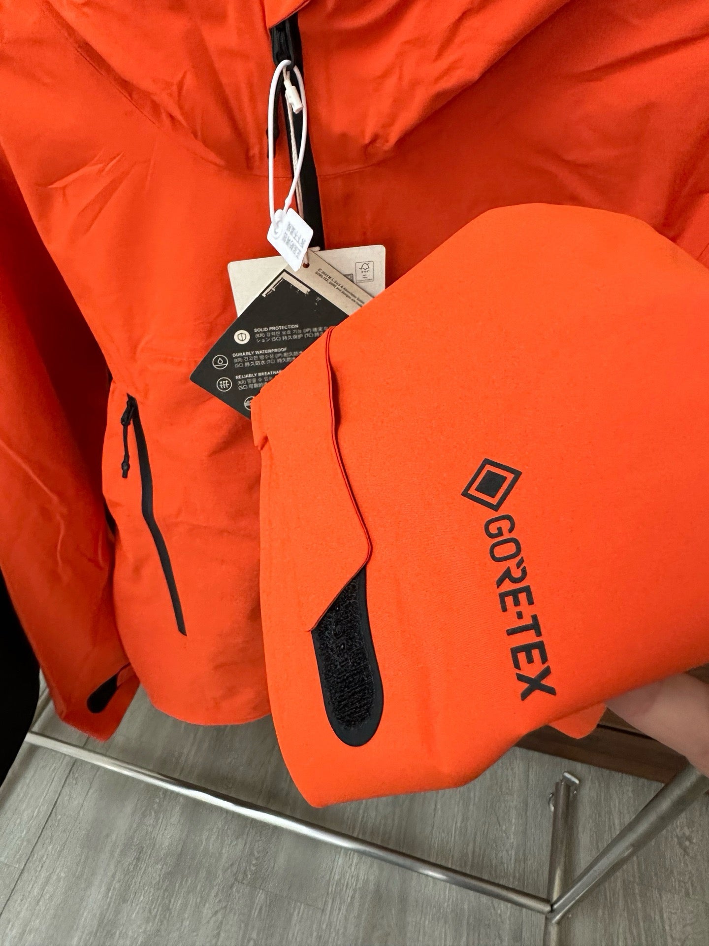 GORE-TEX Waterproof Windbreaker - Unisex Ultra-Light Shell Jacket - Full Taped Seams & YKK Zippers - Breathable Outdoor Techwear for Spring/Autumn