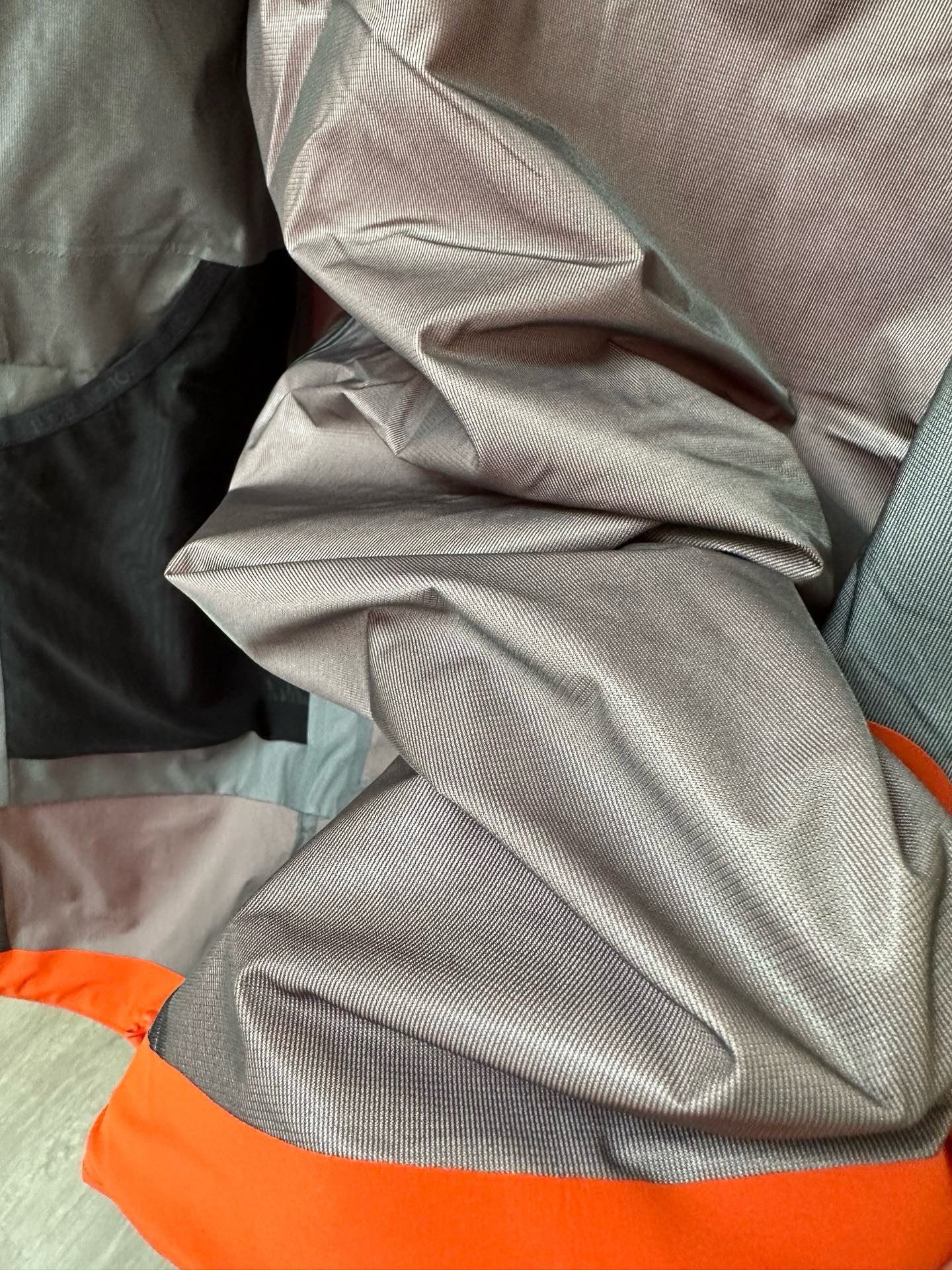 GORE-TEX Waterproof Windbreaker - Unisex Ultra-Light Shell Jacket - Full Taped Seams & YKK Zippers - Breathable Outdoor Techwear for Spring/Autumn