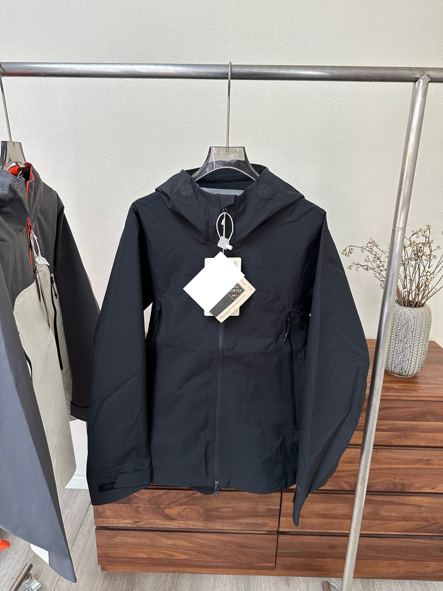 GORE-TEX Waterproof Windbreaker - Unisex Ultra-Light Shell Jacket - Full Taped Seams & YKK Zippers - Breathable Outdoor Techwear for Spring/Autumn