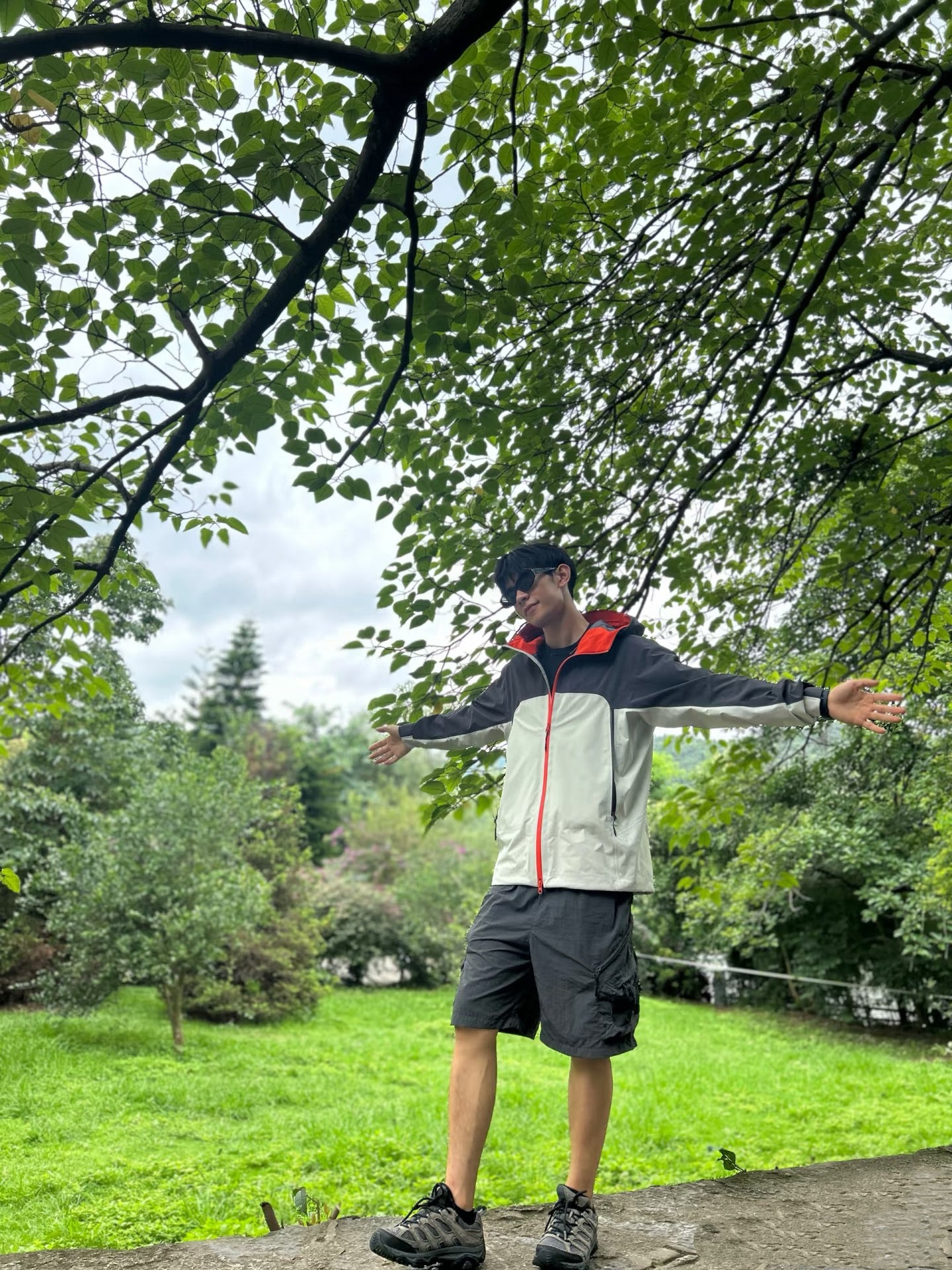 GORE-TEX Waterproof Windbreaker - Unisex Ultra-Light Shell Jacket - Full Taped Seams & YKK Zippers - Breathable Outdoor Techwear for Spring/Autumn