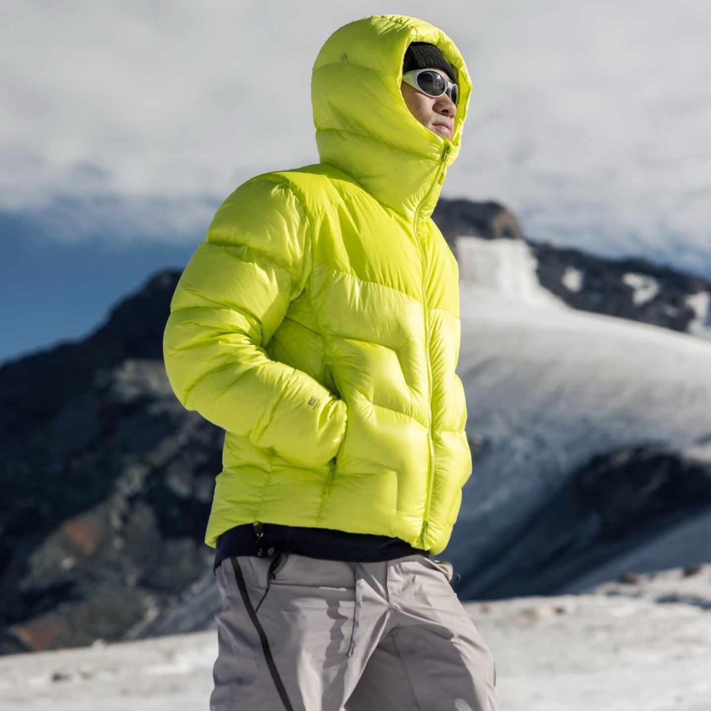 Winter Hooded 1000 Fill Power Water-Repellent Goose Down Lightweight Insulated Outdoor Jacket for Men and Women Unisex Warm  Water-proof with Pocket 1000FP