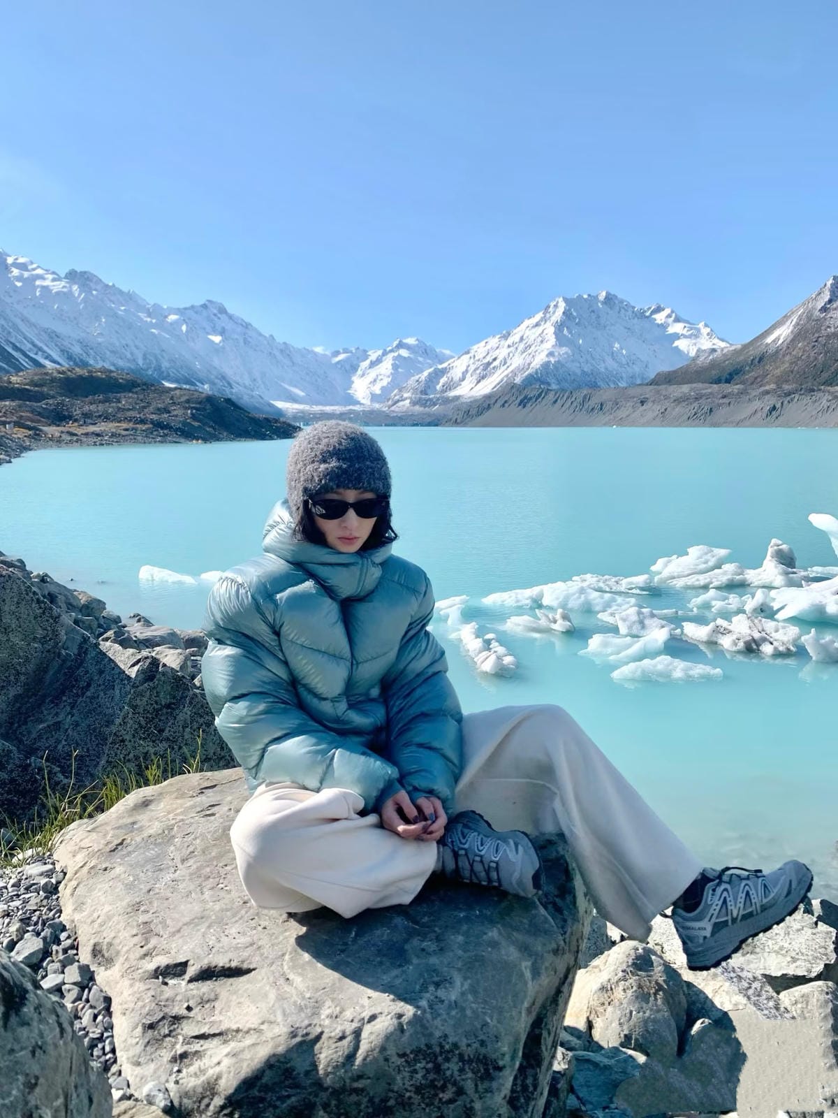 Winter Hooded 1000 Fill Power Water-Repellent Goose Down Lightweight Insulated Outdoor Jacket for Men and Women Unisex Warm  Water-proof with Pocket 1000FP