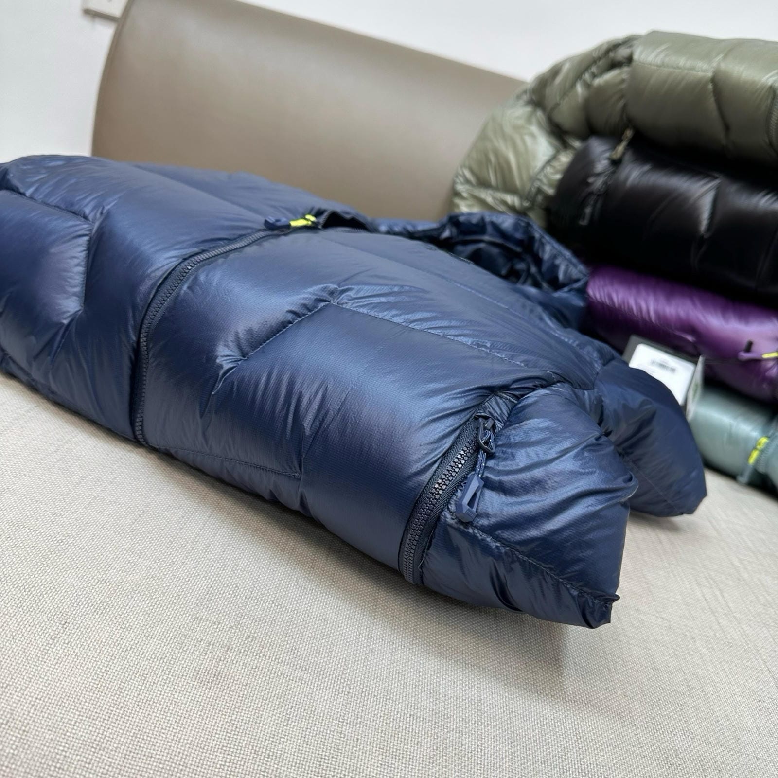 Winter Hooded 1000 Fill Power Water-Repellent Goose Down Lightweight Insulated Outdoor Jacket for Men and Women Unisex Warm  Water-proof with Pocket 1000FP